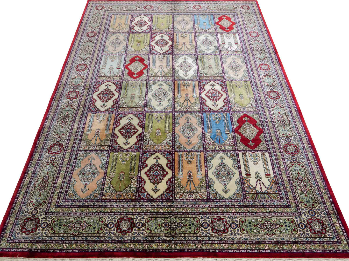 Sehr feiner, handgeknüpfter Khademi Orientteppich mit Hereke Design aus reiner Seide, rot, multicolor. 245x170 cm. Vertrieb durch Jupiter Intl.