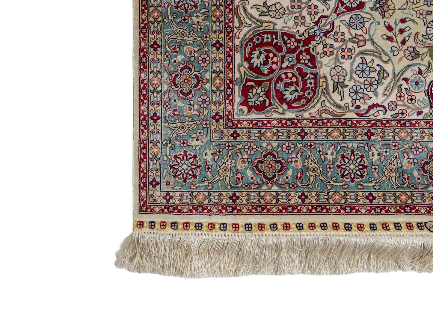 Sehr feiner, handgeknüpfter Khademi Orientteppich mit Hereke Design aus Seide, weiß, creme, blau. 248x79 cm. Vertrieb durch Jupiter Intl.