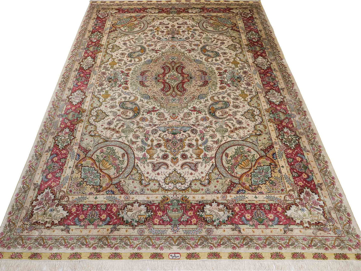 Sehr feiner, handgeknüpfter Khademi Orientteppich mit Hereke Design aus reiner Seide, creme, rosa, weiß. 276x189 cm. Vertrieb durch Jupiter Intl.