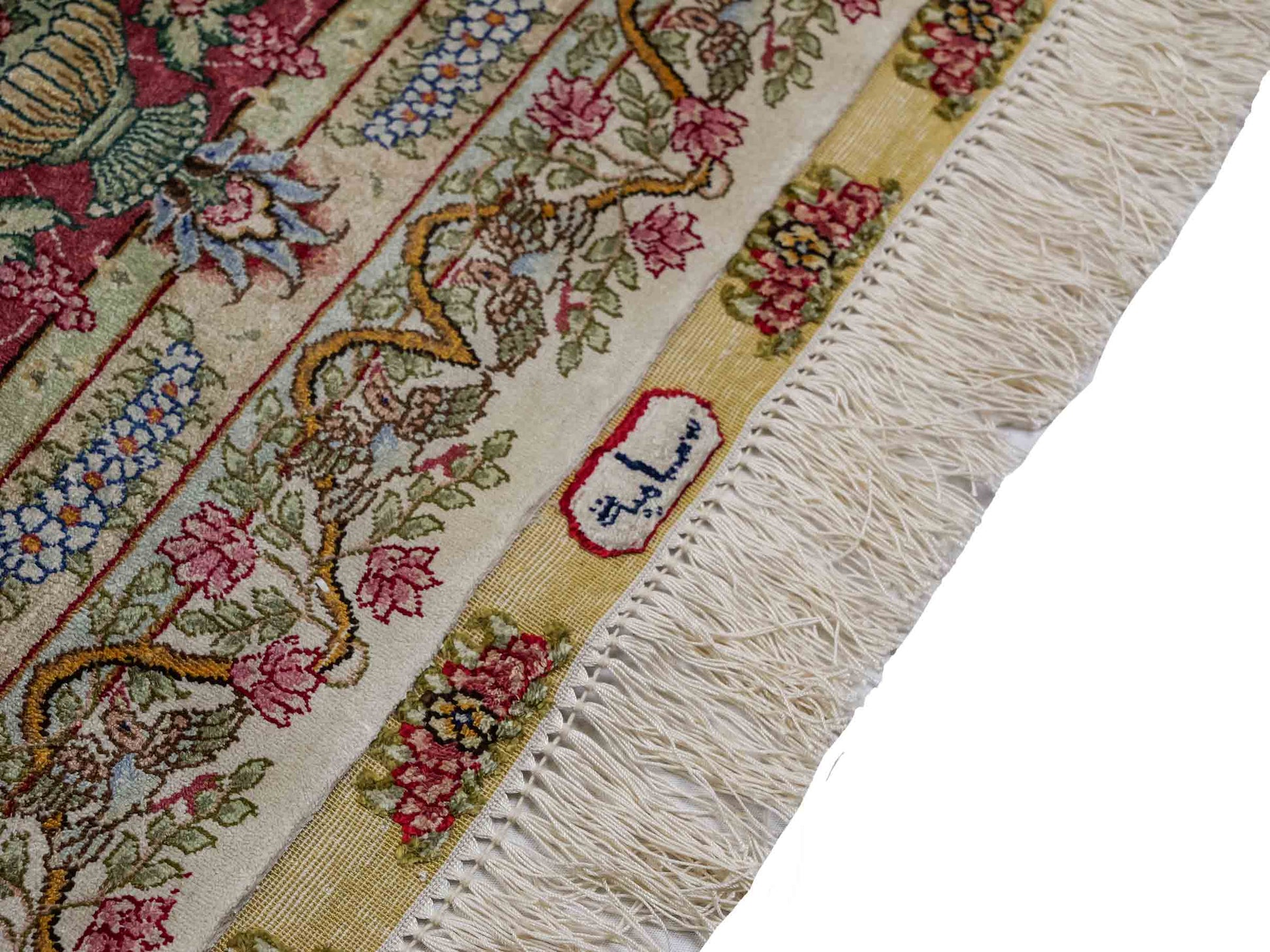 Sehr feiner, handgeknüpfter Khademi Orientteppich mit Hereke Design aus reiner Seide, creme, rosa, weiß. 278x189 cm. Vertrieb durch Jupiter Intl.