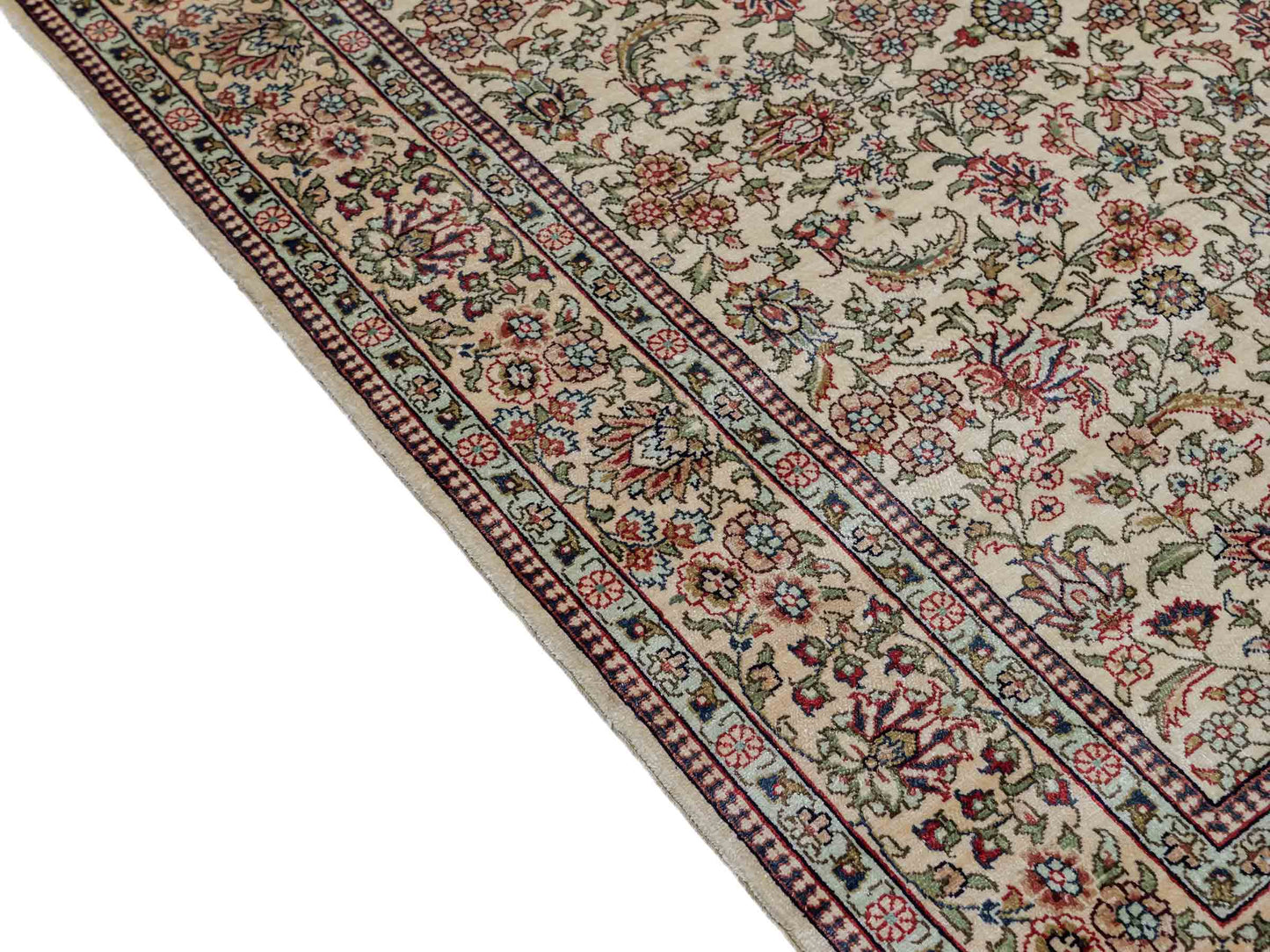 Sehr feiner, handgeknüpfter Khademi Orientteppich Läufer mit Hereke Design aus purer Seide, creme, weiß, beige. 304x76 cm. Vertrieb durch Jupiter Intl.