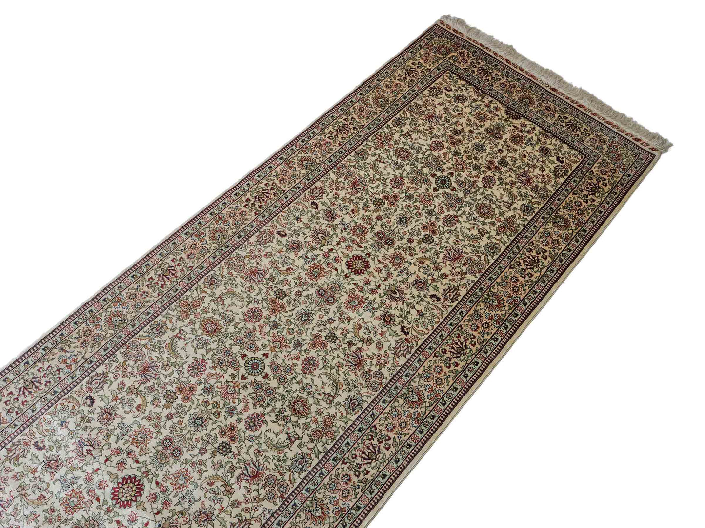 Sehr feiner, handgeknüpfter Khademi Orientteppich Läufer mit Hereke Design aus purer Seide, creme, weiß, beige. 304x76 cm. Vertrieb durch Jupiter Intl.