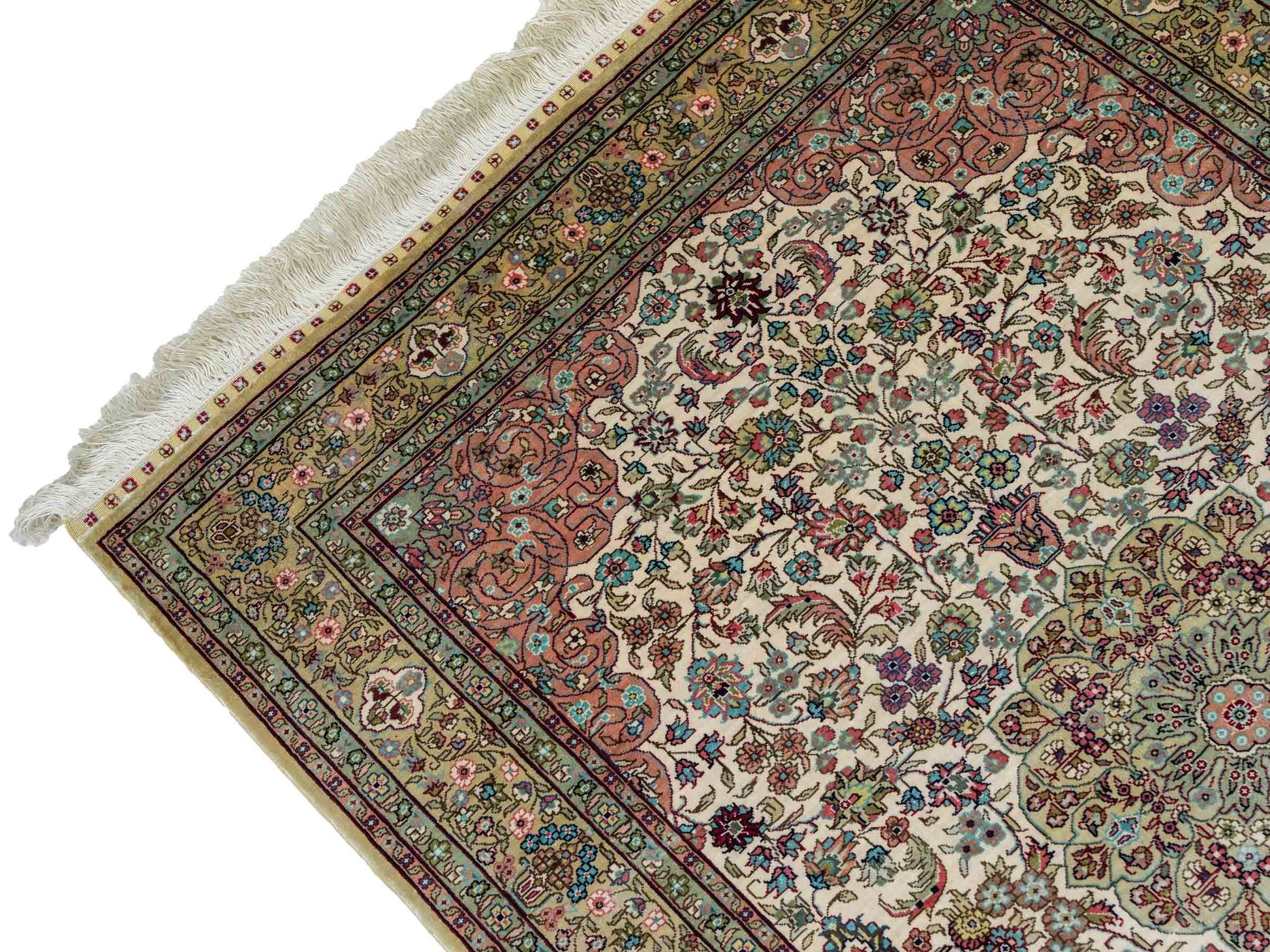 Sehr feiner, handgeknüpfter Khademi Orientteppich mit Hereke Design aus purer Seide, creme, weiß, beige. 307x79 cm. Vertrieb durch Jupiter Intl.
