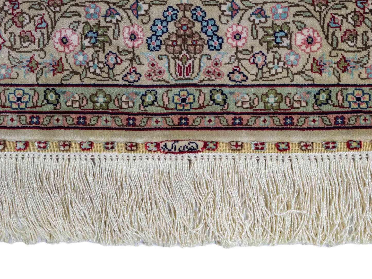 Sehr feiner, handgeknüpfter Khademi Orientteppich mit Hereke Design aus purer Seide, creme, weiß, beige. 307x79 cm. Vertrieb durch Jupiter Intl.