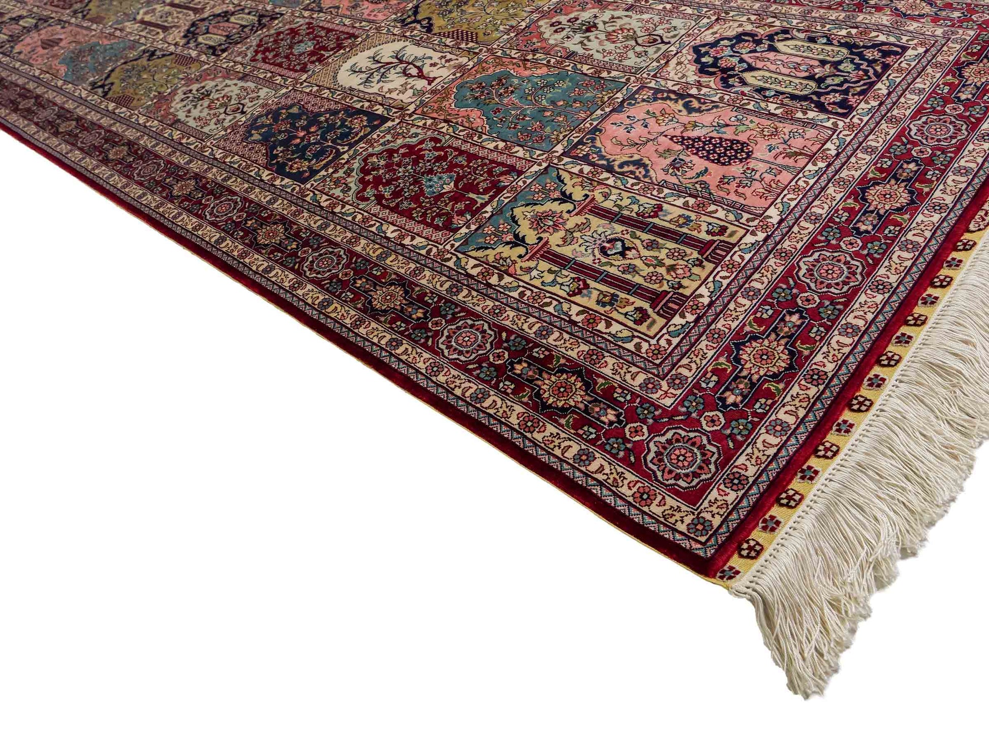 Sehr feiner, handgeknüpfter Khademi Orientteppich Läufer mit Hereke Design aus Seide, rot, multicolor. 368x78 cm. Vertrieb durch Jupiter Intl.