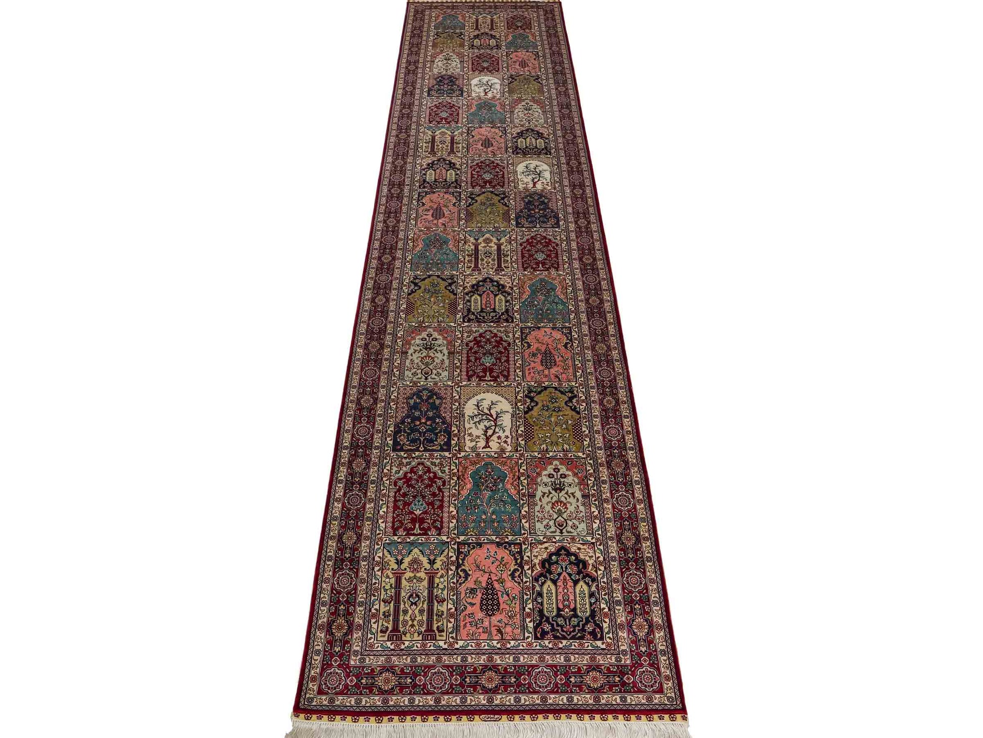 Sehr feiner, handgeknüpfter Khademi Orientteppich Läufer mit Hereke Design aus Seide, rot, multicolor. 368x78 cm. Vertrieb durch Jupiter Intl.
