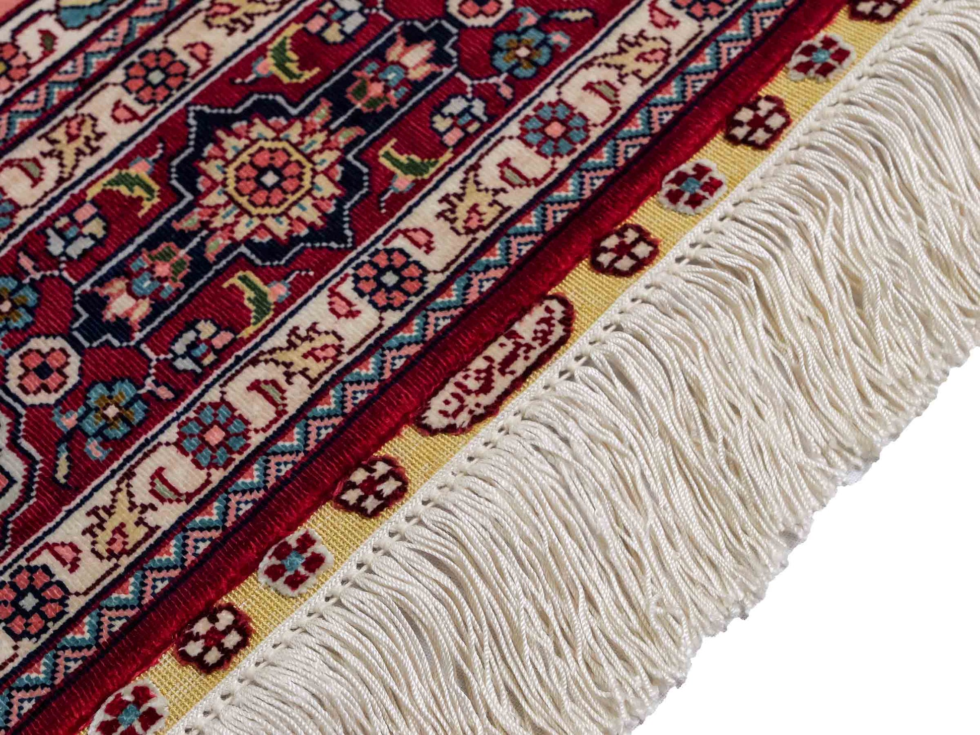 Sehr feiner, handgeknüpfter Khademi Orientteppich Läufer mit Hereke Design aus Seide, rot, multicolor. 368x78 cm. Vertrieb durch Jupiter Intl.