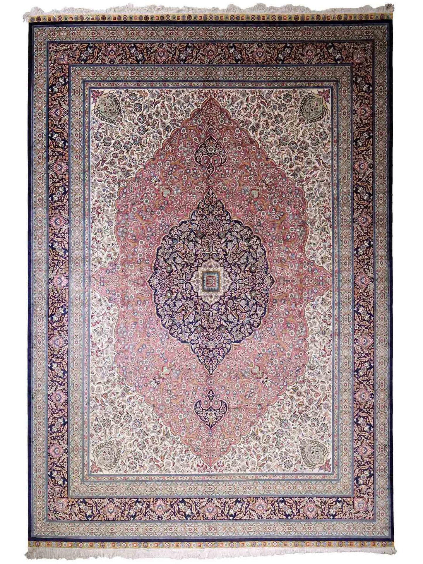 Sehr feiner, handgeknüpfter Khademi Orientteppich mit Hereke Design aus reiner Seide, rosa, blau, weiß. 370x279 cm. Vertrieb durch Jupiter Intl.