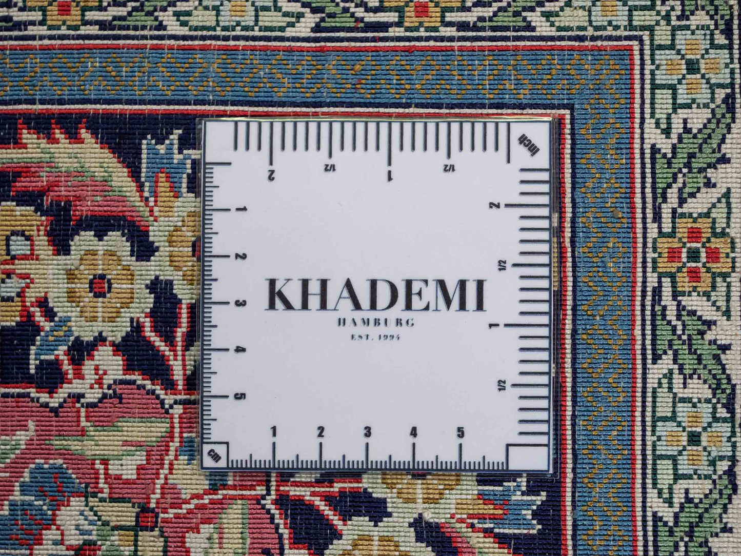 Sehr feiner, handgeknüpfter Khademi Orientteppich mit Hereke Design aus reiner Seide, rosa, blau, weiß. 370x279 cm. Vertrieb durch Jupiter Intl.