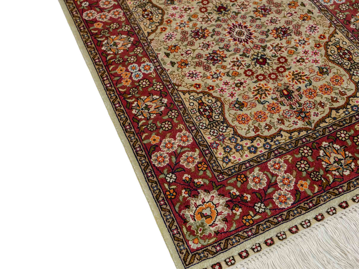 Sehr feiner, handgeknüpfter Khademi Orientteppich mit Hereke Design aus reiner Seide, oliv, rosa. 61x48 cm. Vertrieb durch Jupiter Intl.