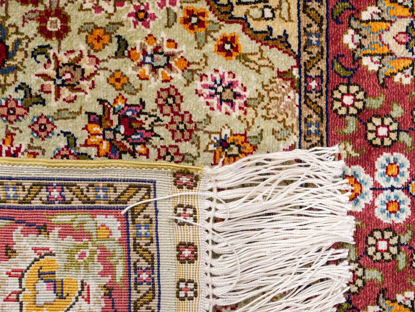Sehr feiner, handgeknüpfter Khademi Orientteppich mit Hereke Design aus reiner Seide, oliv, rosa. 61x48 cm. Vertrieb durch Jupiter Intl.