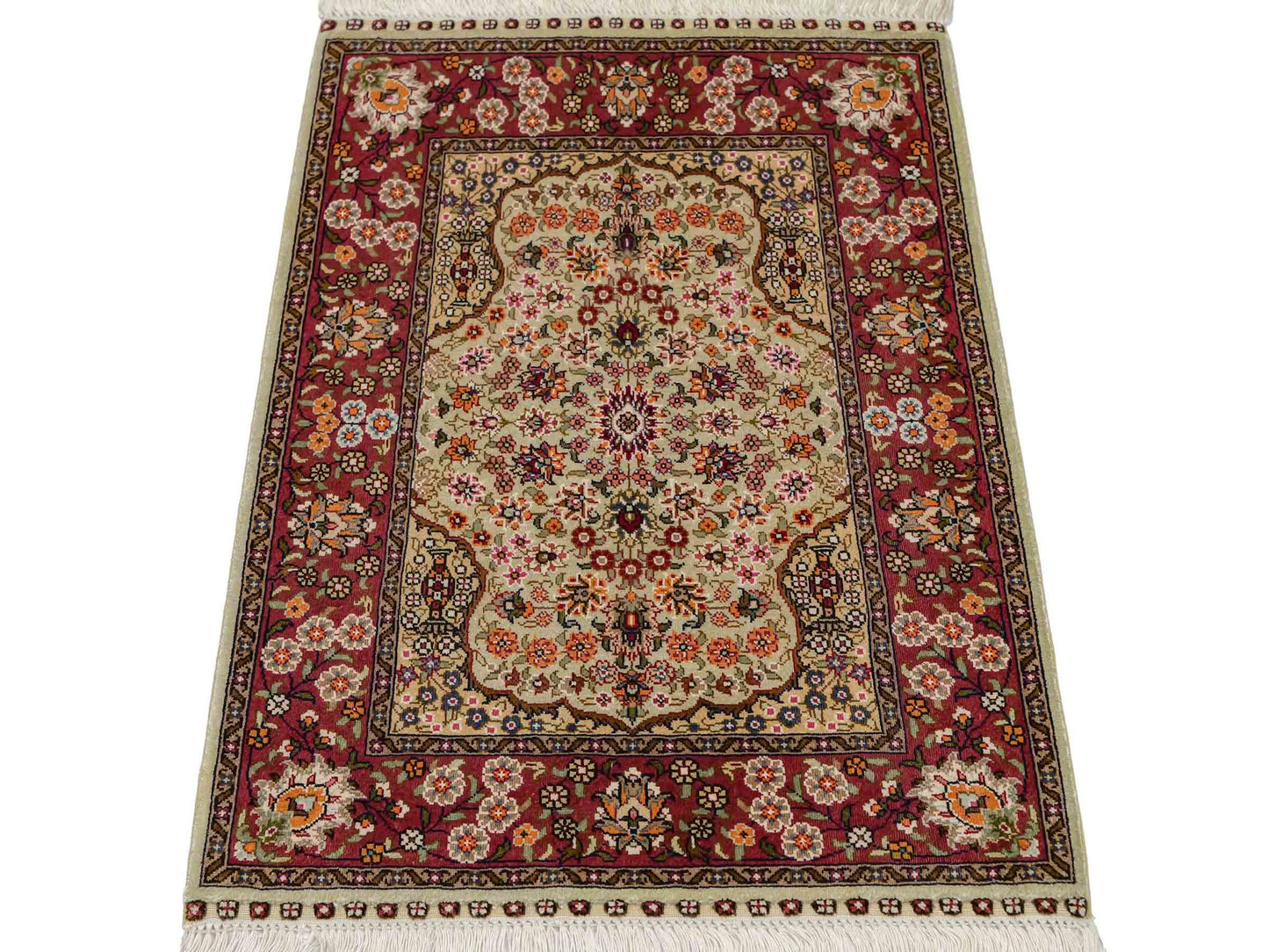 Sehr feiner, handgeknüpfter Khademi Orientteppich mit Hereke Design aus reiner Seide, oliv, rosa. 61x48 cm. Vertrieb durch Jupiter Intl.