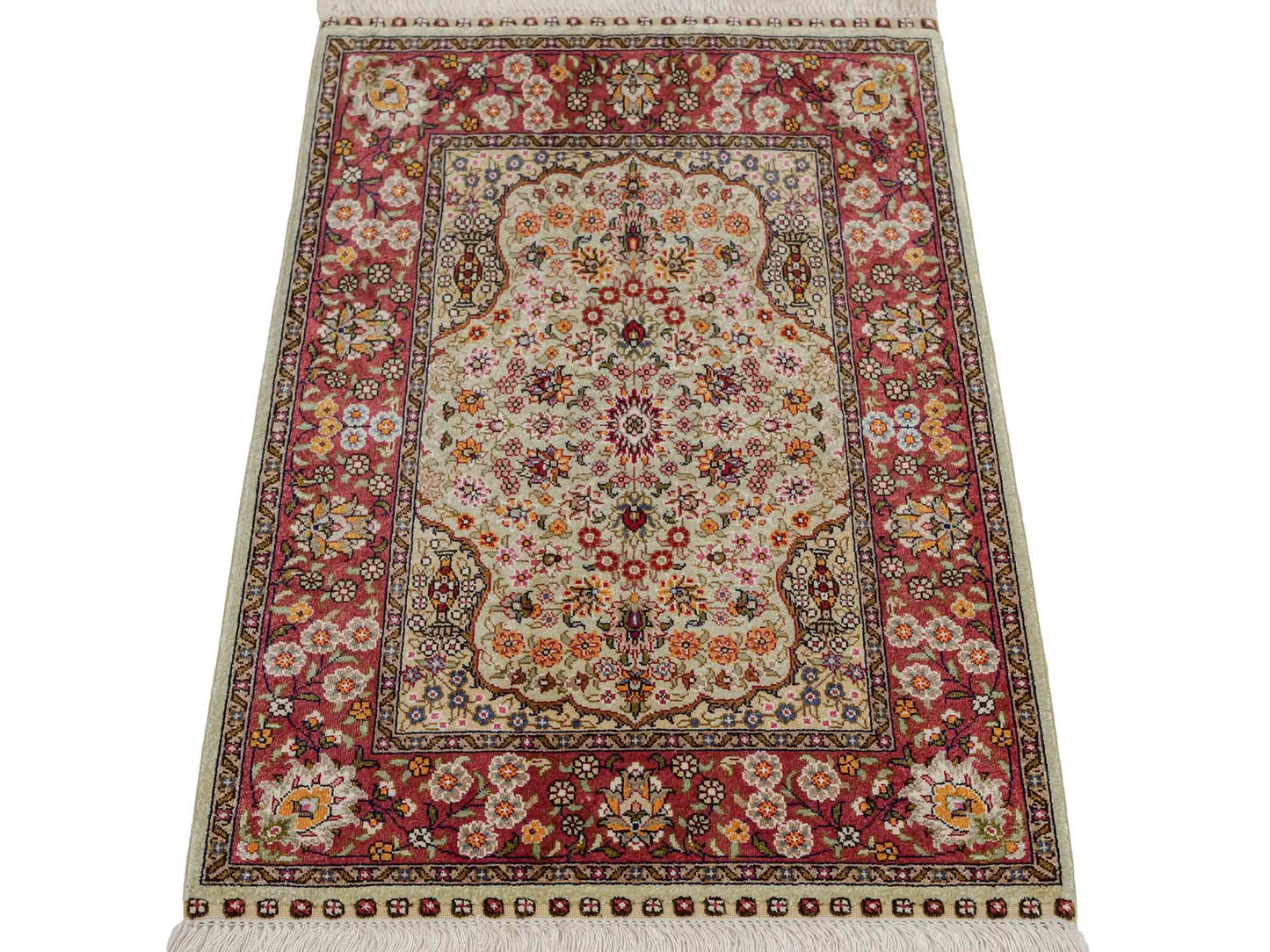 Sehr feiner, handgeknüpfter Khademi Orientteppich mit Hereke Design aus reiner Seide, oliv, rosa. 61x48 cm. Vertrieb durch Jupiter Intl.
