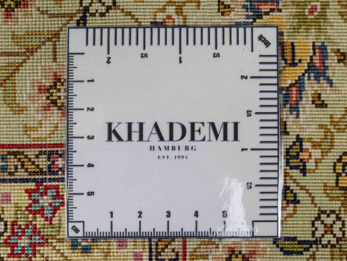 Sehr feiner, handgeknüpfter Khademi Orientteppich mit Hereke Design aus reiner Seide, rot, grün. 62x47 cm. Vertrieb durch Jupiter Intl.