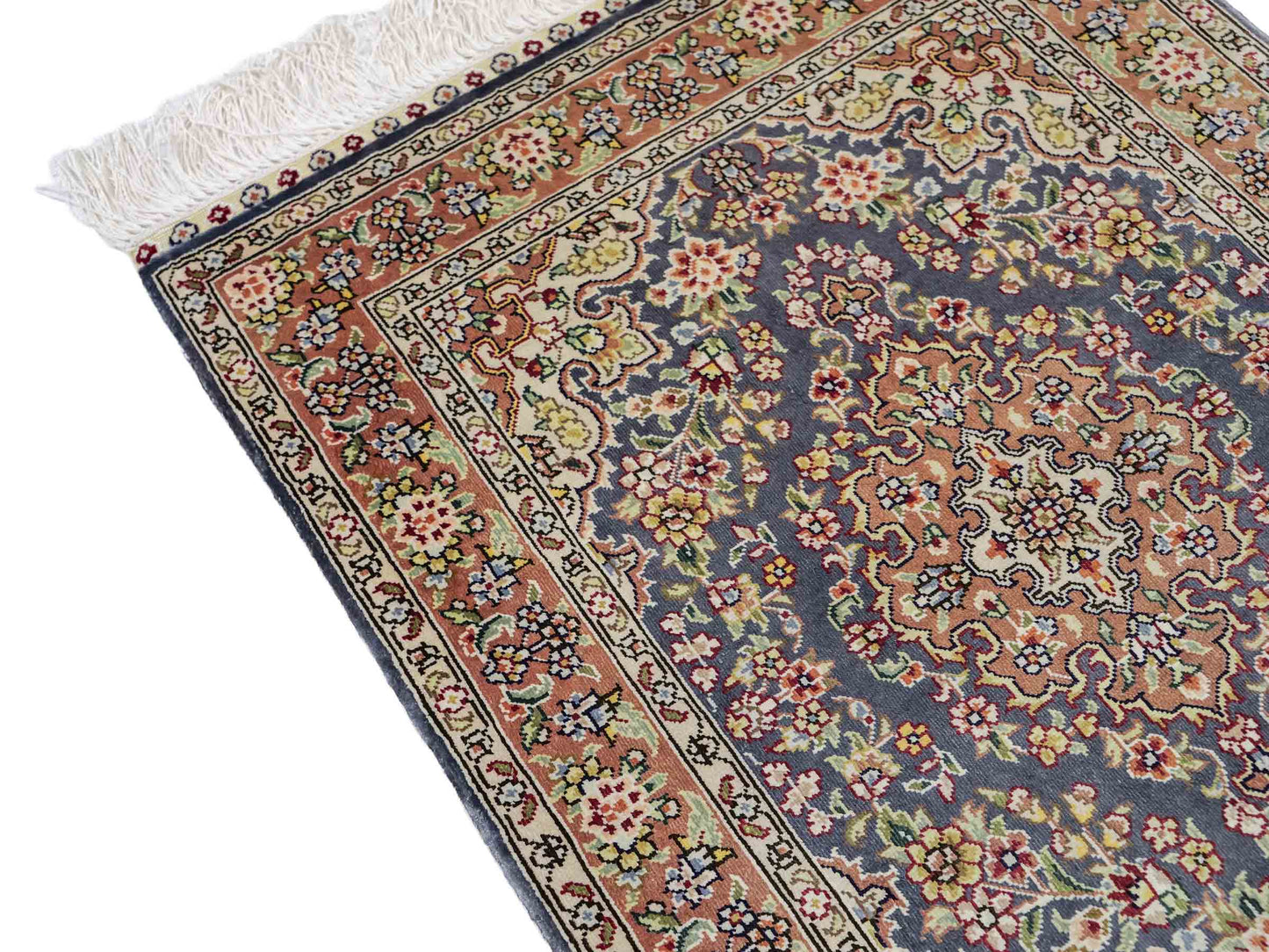 Sehr feiner, handgeknüpfter Khademi Orientteppich mit Hereke Design aus reiner Seide, blau, braun. 62x47 cm. Vertrieb durch Jupiter Intl.
