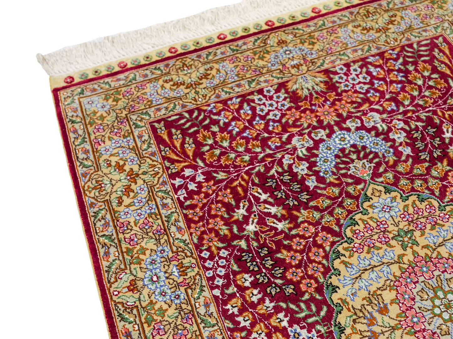 Sehr feiner, handgeknüpfter Khademi Orientteppich mit Hereke Design aus reiner Seide, rot, creme. 93x63 cm. Vertrieb durch Jupiter Intl.
