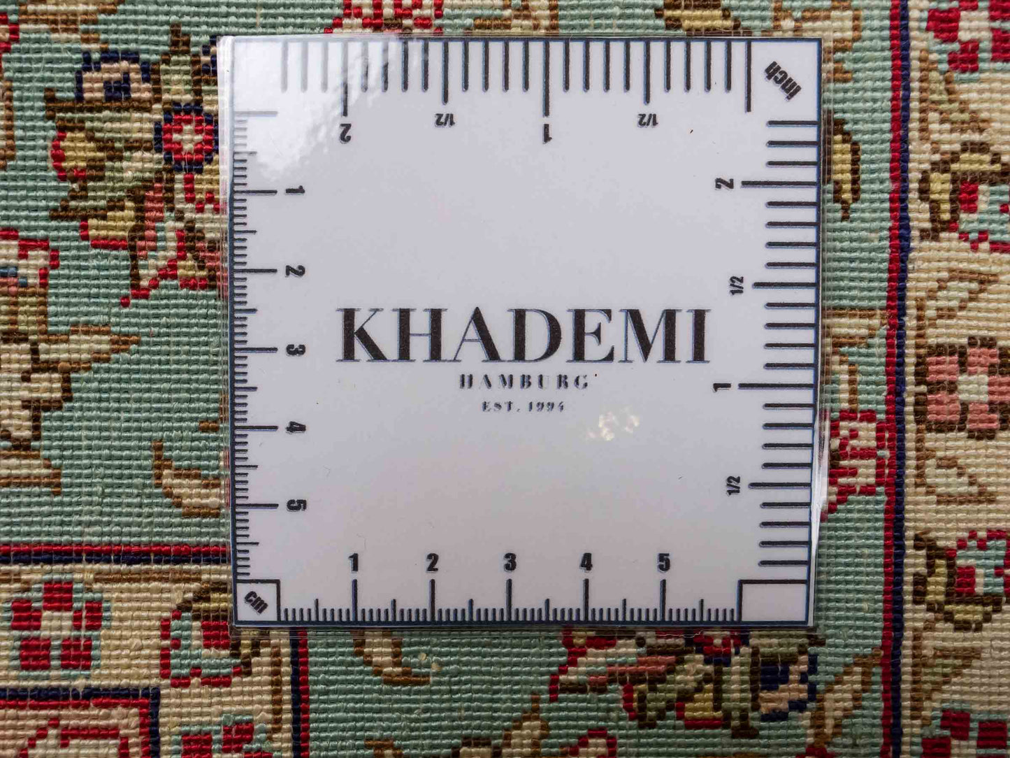 Sehr feiner, handgeknüpfter Khademi Orientteppich mit Hereke Design aus reiner Seide, creme, weiß, blau. 93x63 cm. Vertrieb durch Jupiter Intl.