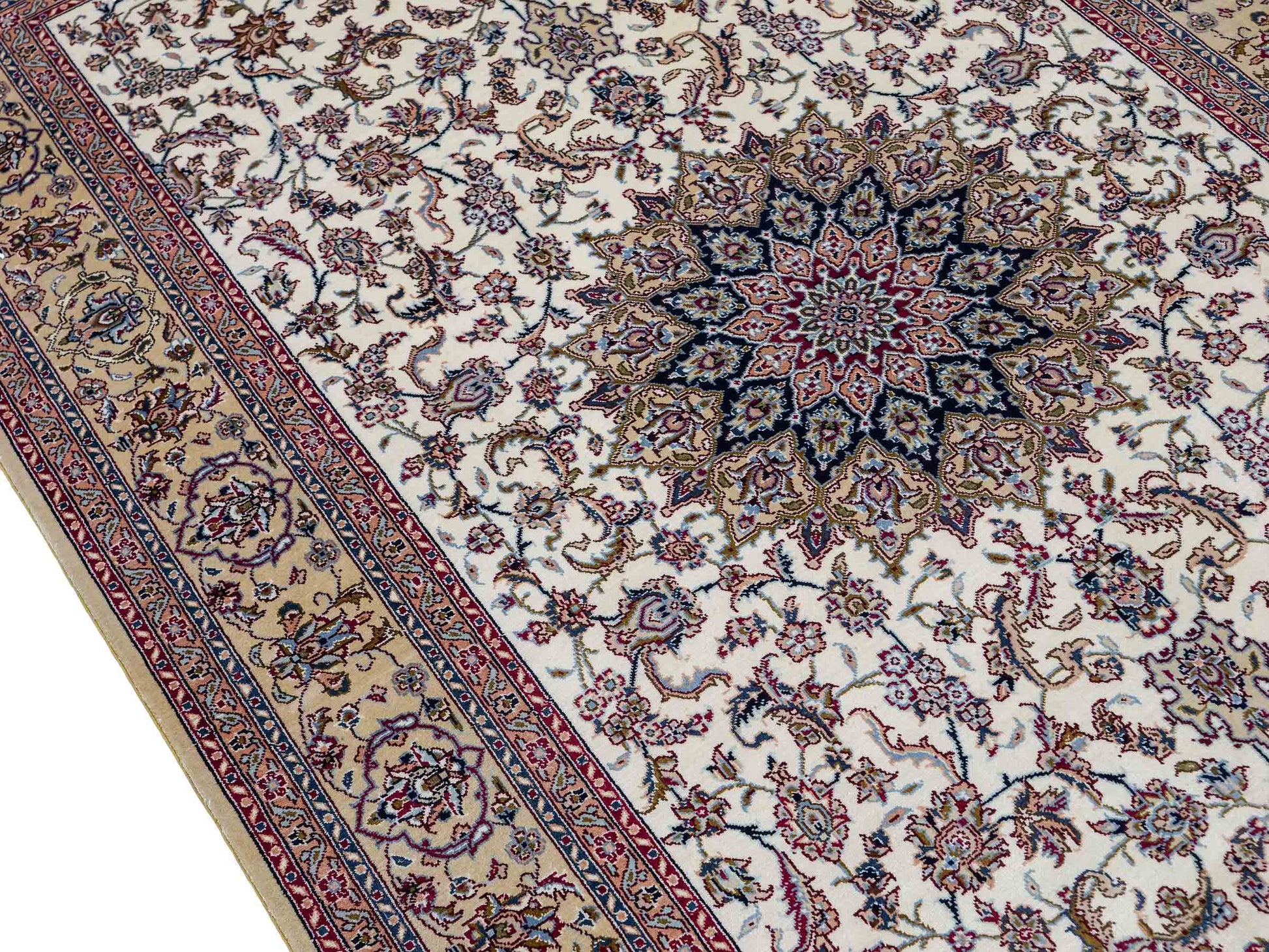 Sehr feiner, handgeknüpfter Khademi Nain Orientteppich aus Seide, weiß, creme. 153x95 cm. Vertrieb durch Jupiter Intl.