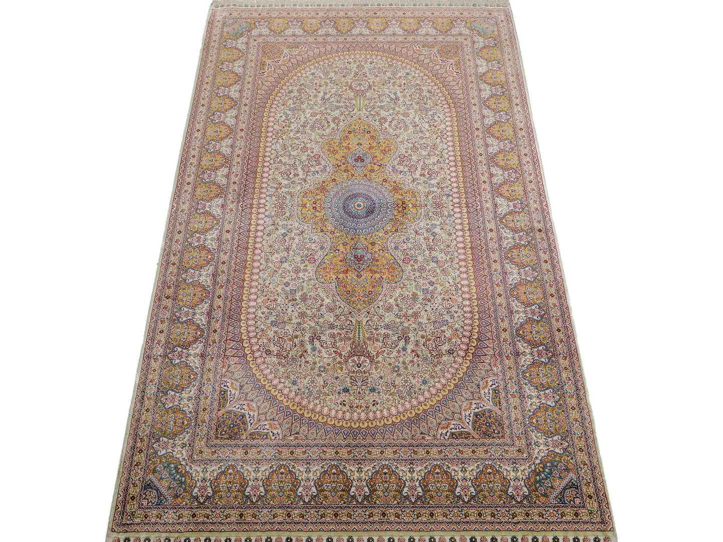 Extrem feiner, handgeknüpfter Khademi Nain Orientteppich aus Seide, gold, creme, blau. 154x94 cm. Vertrieb durch Jupiter Intl.