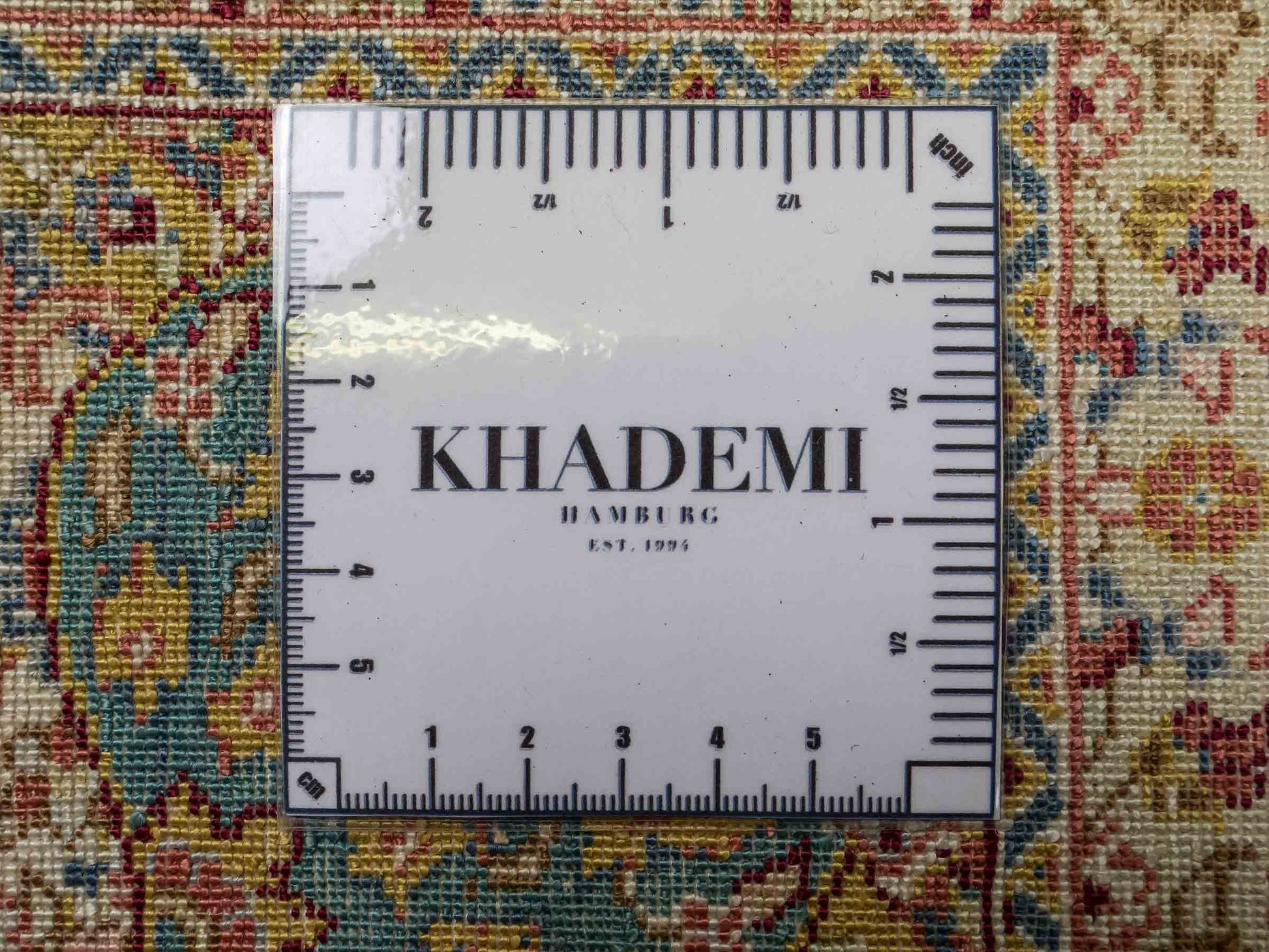 Sehr feiner, handgeknüpfter Khademi Orientteppich mit Nain Design aus Seide, gold, beige, creme. 155x95 cm. Vertrieb durch Jupiter Intl.