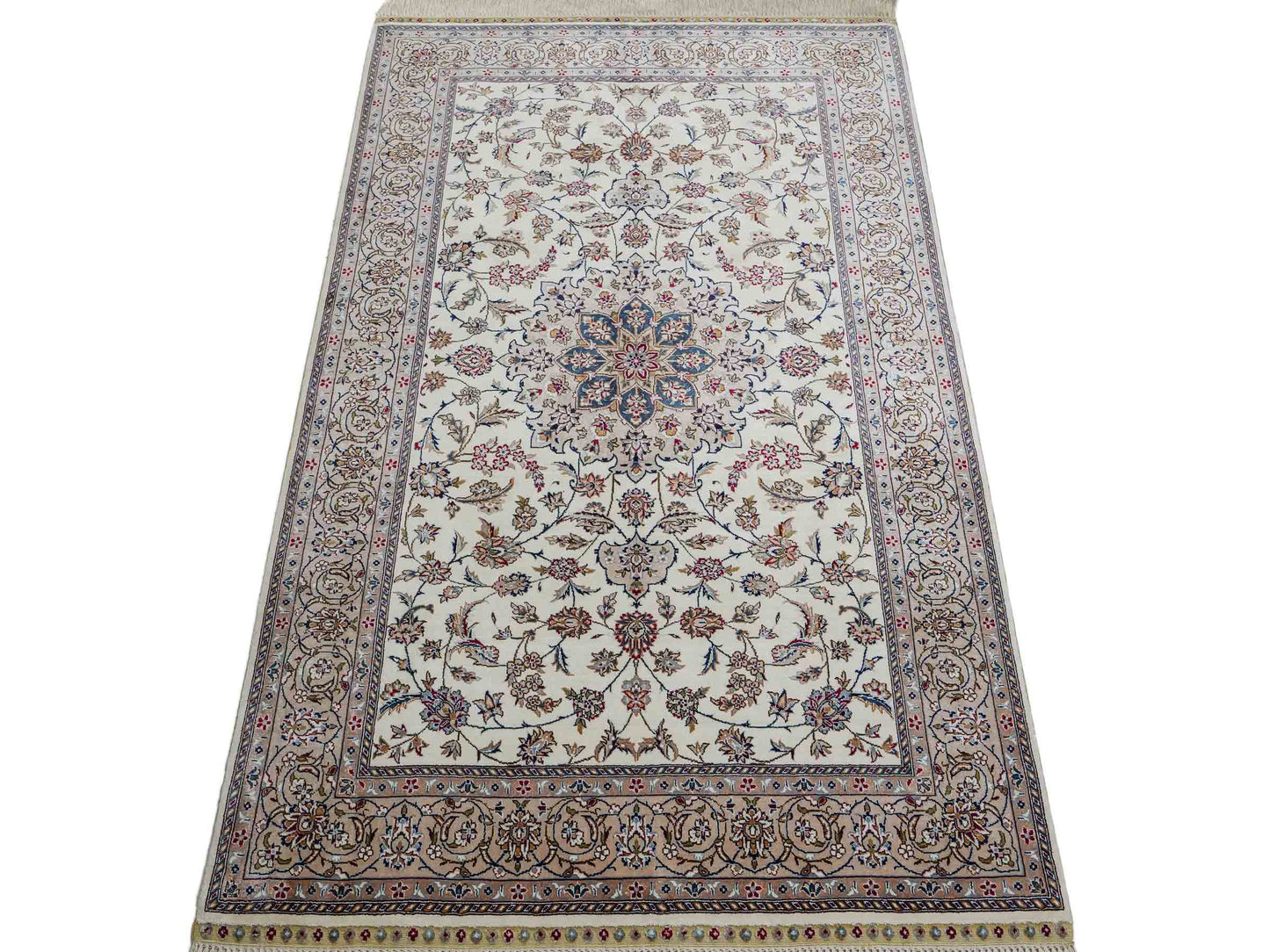 Sehr feiner, handgeknüpfter Khademi Nain Orientteppich aus Seide, creme, weiß. 156x95 cm. Vertrieb durch Jupiter Intl.