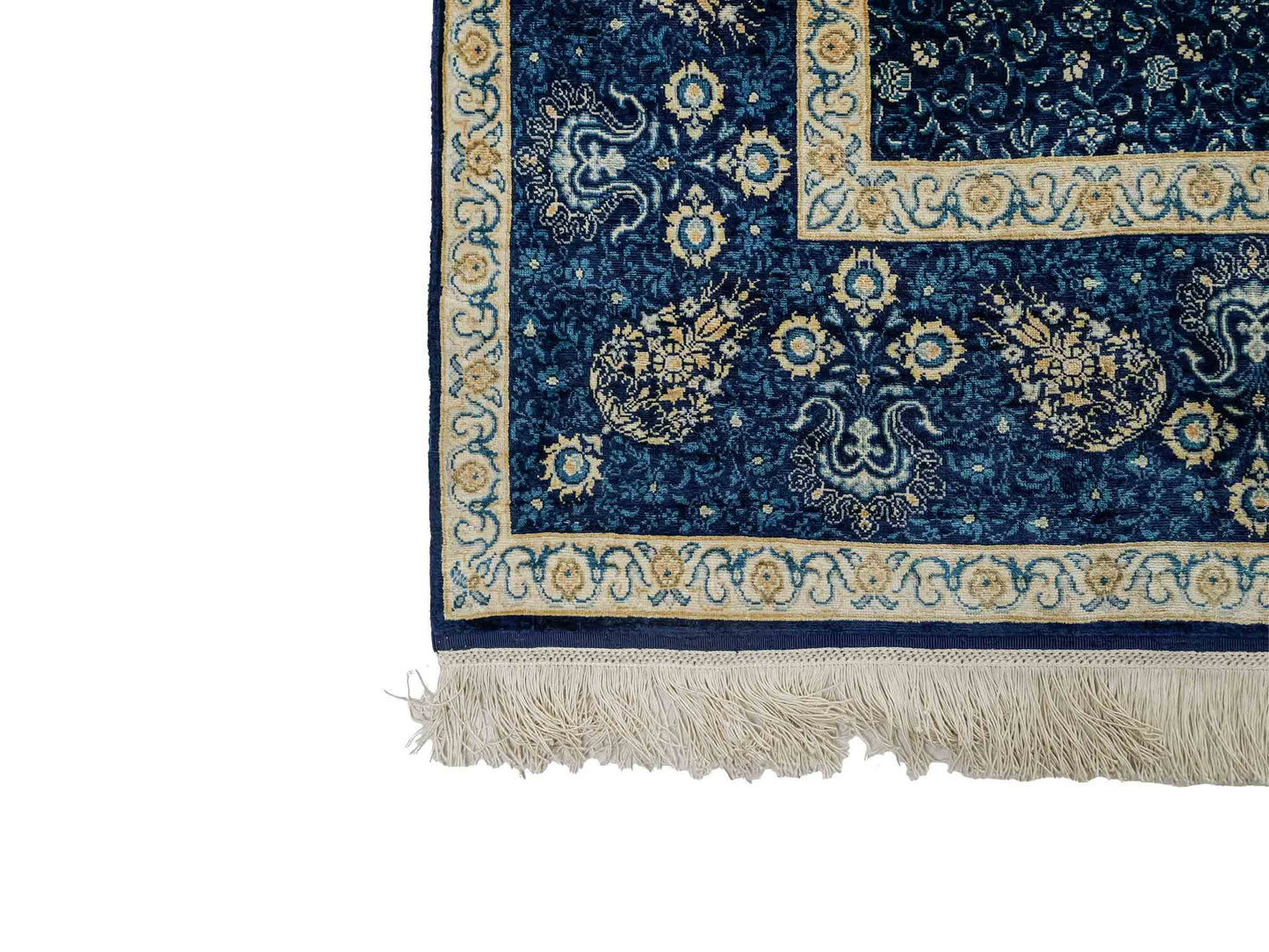 Sehr feiner, handgeknüpfter Sino Hereke Seidenteppich aus reiner Seide mit Allover-Muster von Khademi. Größe: 220 x 147 cm. Farbe: Blau. RB3-5491. Ursprung: China. Verkauf durch JUPITER Intl.