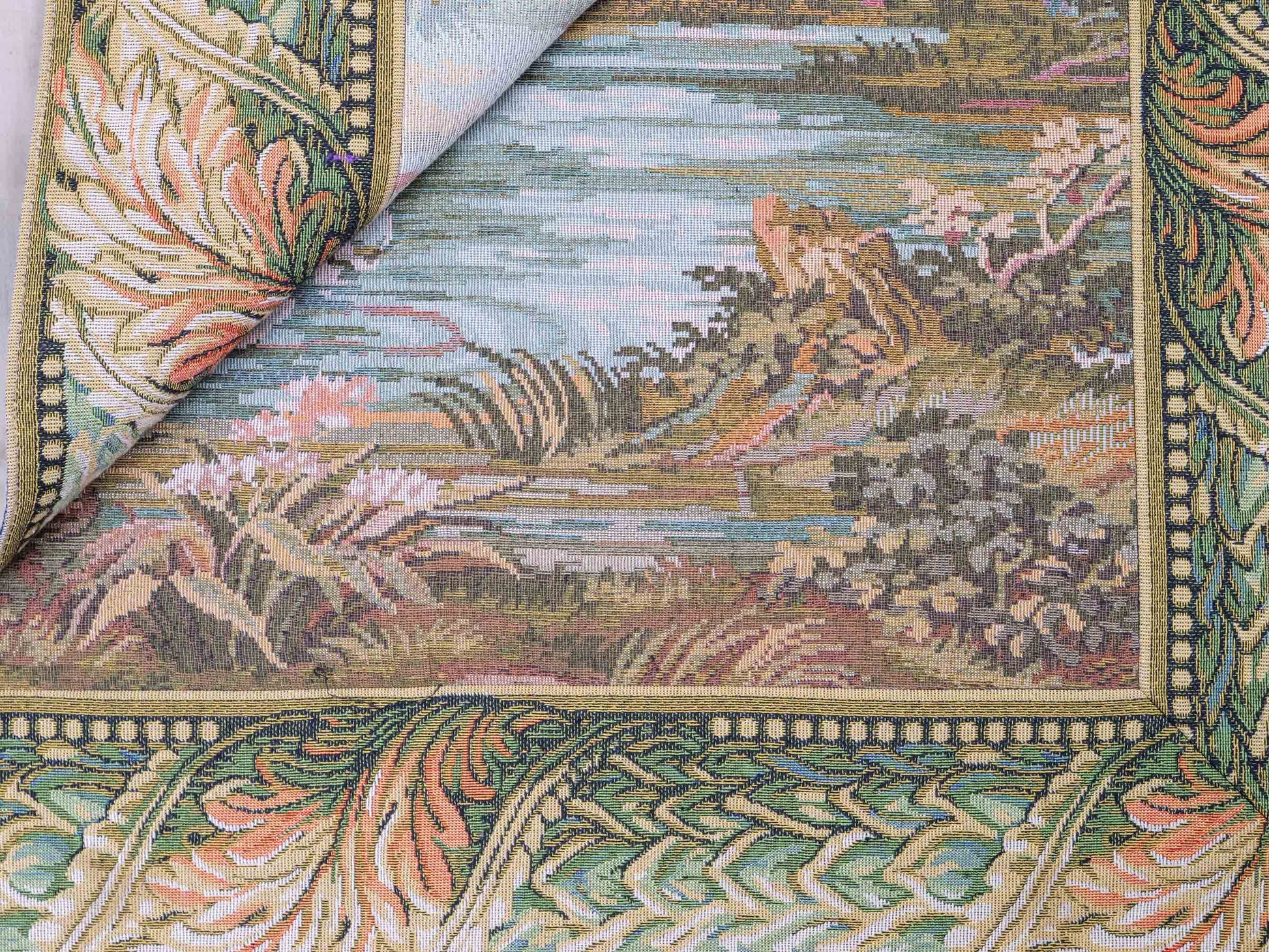 Handgefertigter, chinesischer Gobelin Wandteppich von Khademi aus Wolle, multicolor. 91x77 cm. Verkauf durch Jupiter Intl.