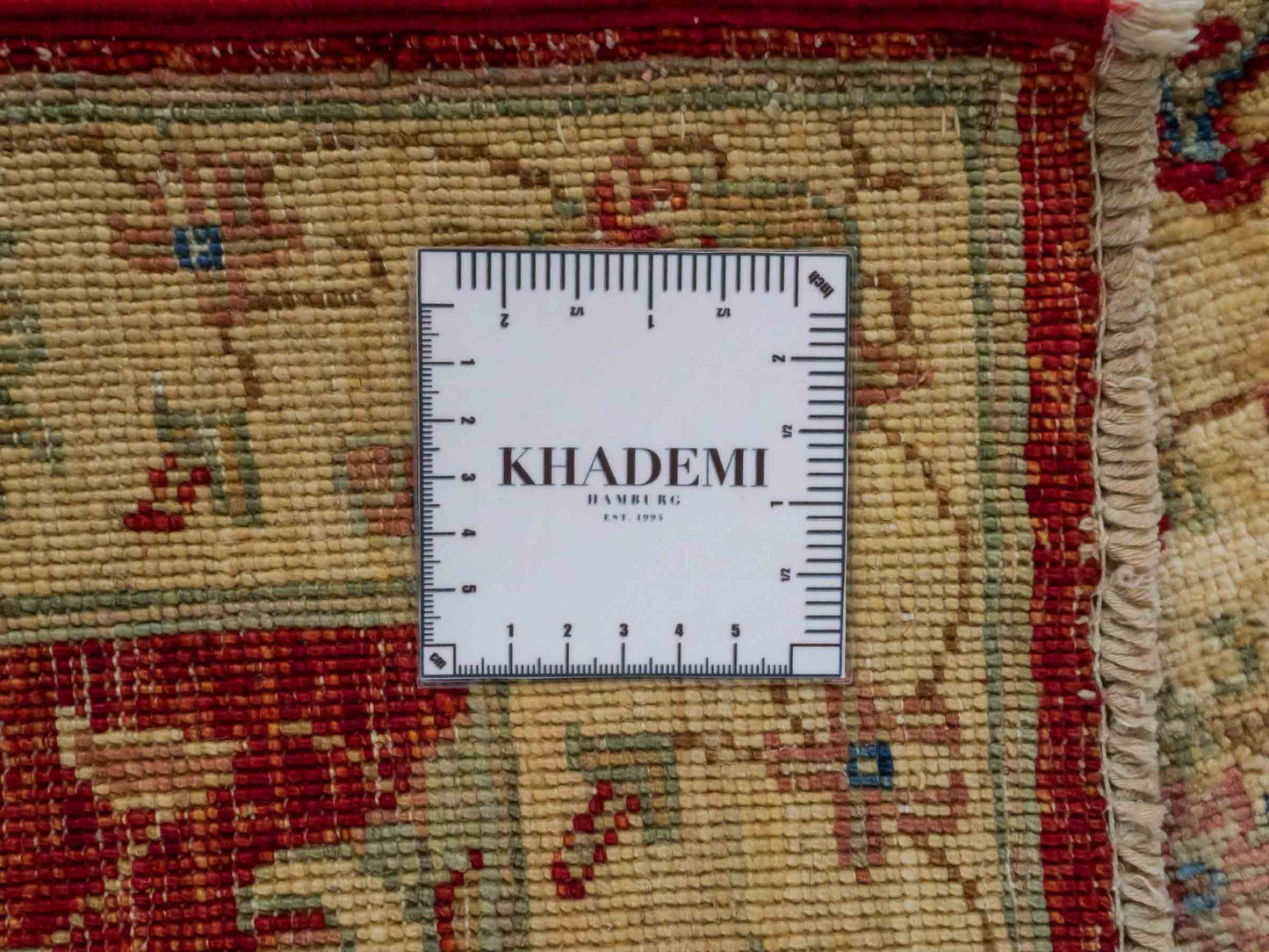 Handgeknüpfter Ziegler Farahan Läufer-Orientteppich von Khademi aus Wolle, rot, gold, beige. Klassisches Allover-Design. Traditionell von Hand geknüpft in Afghanistan. Größe: 153 cm x 55 cm. Teppichnummer: RB3-1047. Verkauf durch Jupiter Intl.