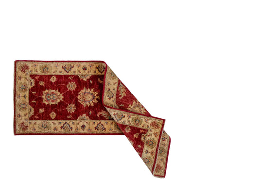 Handgeknüpfter Ziegler Farahan Läufer-Orientteppich von Khademi aus Wolle, rot, gold, beige. Klassisches Allover-Design. Traditionell von Hand geknüpft in Afghanistan. Größe: 153 cm x 55 cm. Teppichnummer: RB3-1047. Verkauf durch Jupiter Intl.