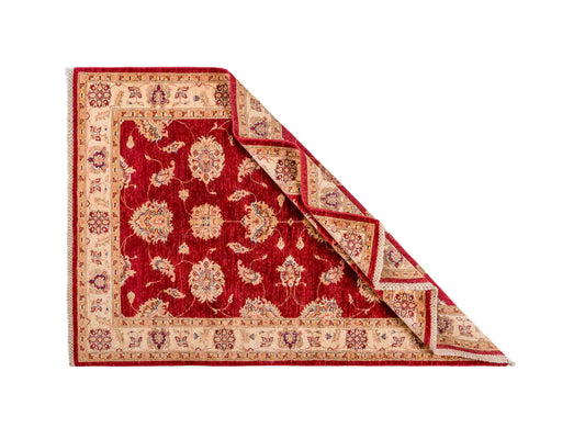 Handgeknüpfter Ziegler Farahan Orientteppich von Khademi aus Wolle, rot, beige, gold. Klassisches Allover-Design. Traditionell von Hand geknüpft in Afghanistan. Größe: 182 cm x 123 cm. Teppichnummer: SB3-1129. Verkauf durch Jupiter Intl.