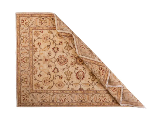 Handgeknüpfter Ziegler Farahan Orientteppich von Khademi aus Wolle, beige, gold. Klassisches Allover-Design. Traditionell von Hand geknüpft in Afghanistan. Größe: 213 cm x 150 cm. Teppichnummer: SB3-1118. Verkauf durch Jupiter Intl.