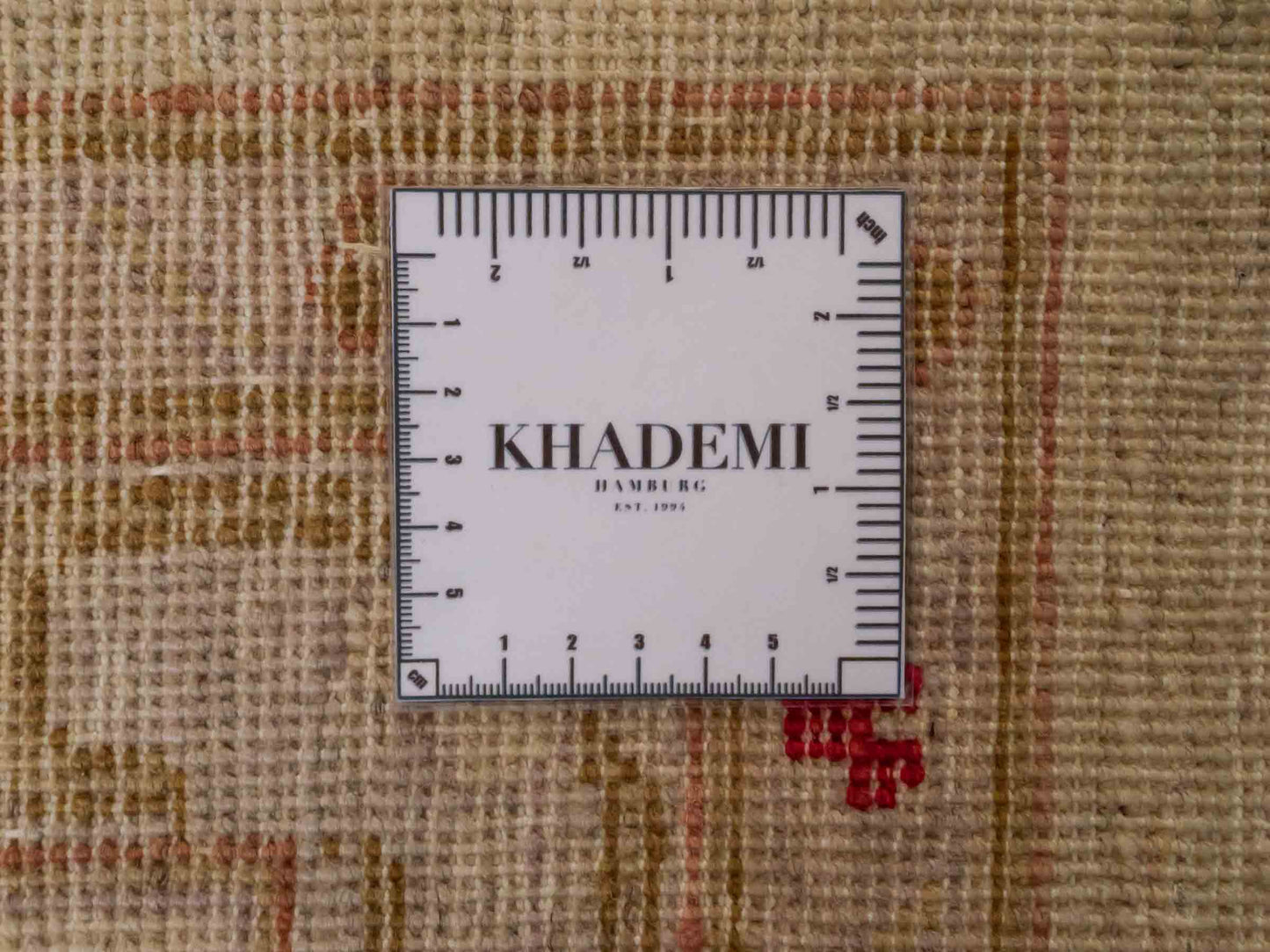 Handgeknüpfter Ziegler Farahan Orientteppich von Khademi aus Wolle, beige, gold, creme. Klassisches Allover-Design. Traditionell von Hand geknüpft in Afghanistan. Größe: 356 cm x 271 cm. Teppichnummer: RB3-1018. Verkauf durch Jupiter Intl.