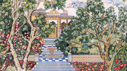 Bild eines Ghom-Design Khademi Seidenteppichs mit paradiesischem Landschaftsmotiv und Tieren für den Ratgeber "Wie nachhaltig sind handgeknüpfte Teppiche?". © Daniel Khademi, Jupiter Int'l