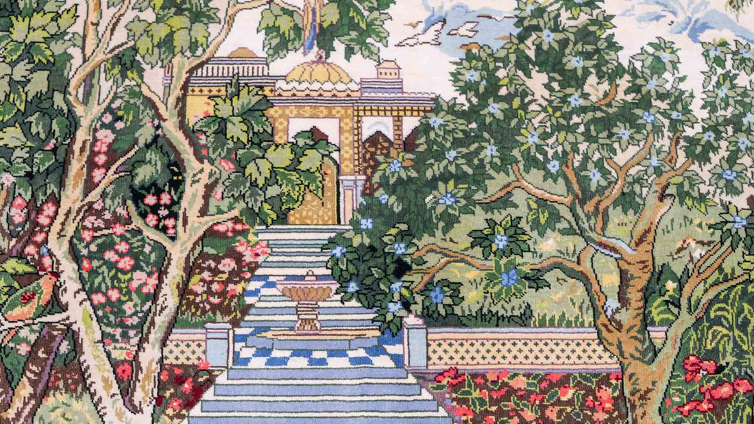 Bild eines Ghom-Design Khademi Seidenteppichs mit paradiesischem Landschaftsmotiv und Tieren für den Ratgeber "Wie nachhaltig sind handgeknüpfte Teppiche?". © Daniel Khademi, Jupiter Int'l