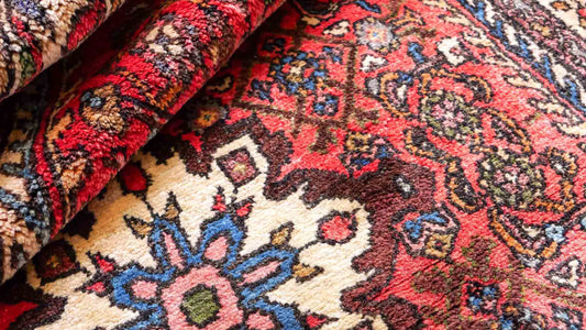 Ein handgeknüpfter Teppich mit Hamedan Design. © Daniel Khademi, JUPITER Intl.