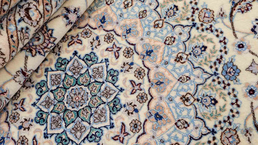 Ein handgeknüpfter Teppich mit Nain Design. © Daniel Khademi, JUPITER Intl.