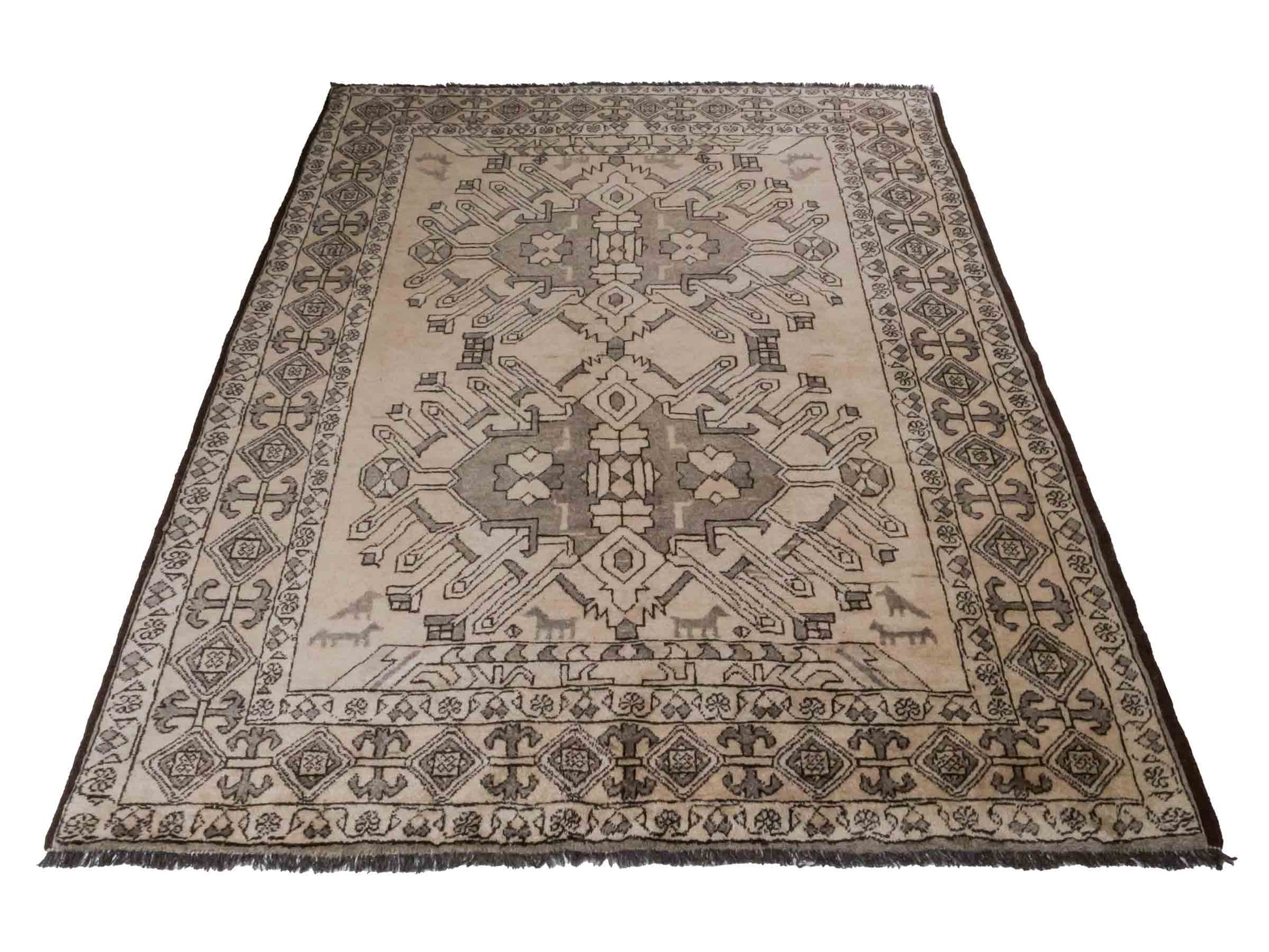 Handgeknüpfter Afghan Nomadenteppich von Khademi aus Wolle, beige. Klassisches, geometrisches Design. Traditionell von Hand geknüpft in Afghanistan. Größe: 202 cm x 159 cm. Teppichnummer: RB3-1081. Verkauf durch Jupiter Intl.