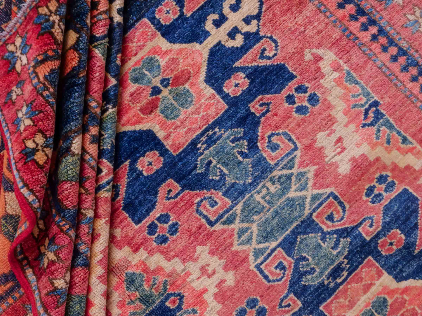 Handgeknüpfter Afghan Nomadenteppich von Khademi aus Wolle, rot. Klassisches, geometrisches Design. Traditionell von Hand geknüpft in Afghanistan. Größe: 224 cm x 190 cm. Teppichnummer: RB3-1032. Verkauf durch Jupiter Intl.
