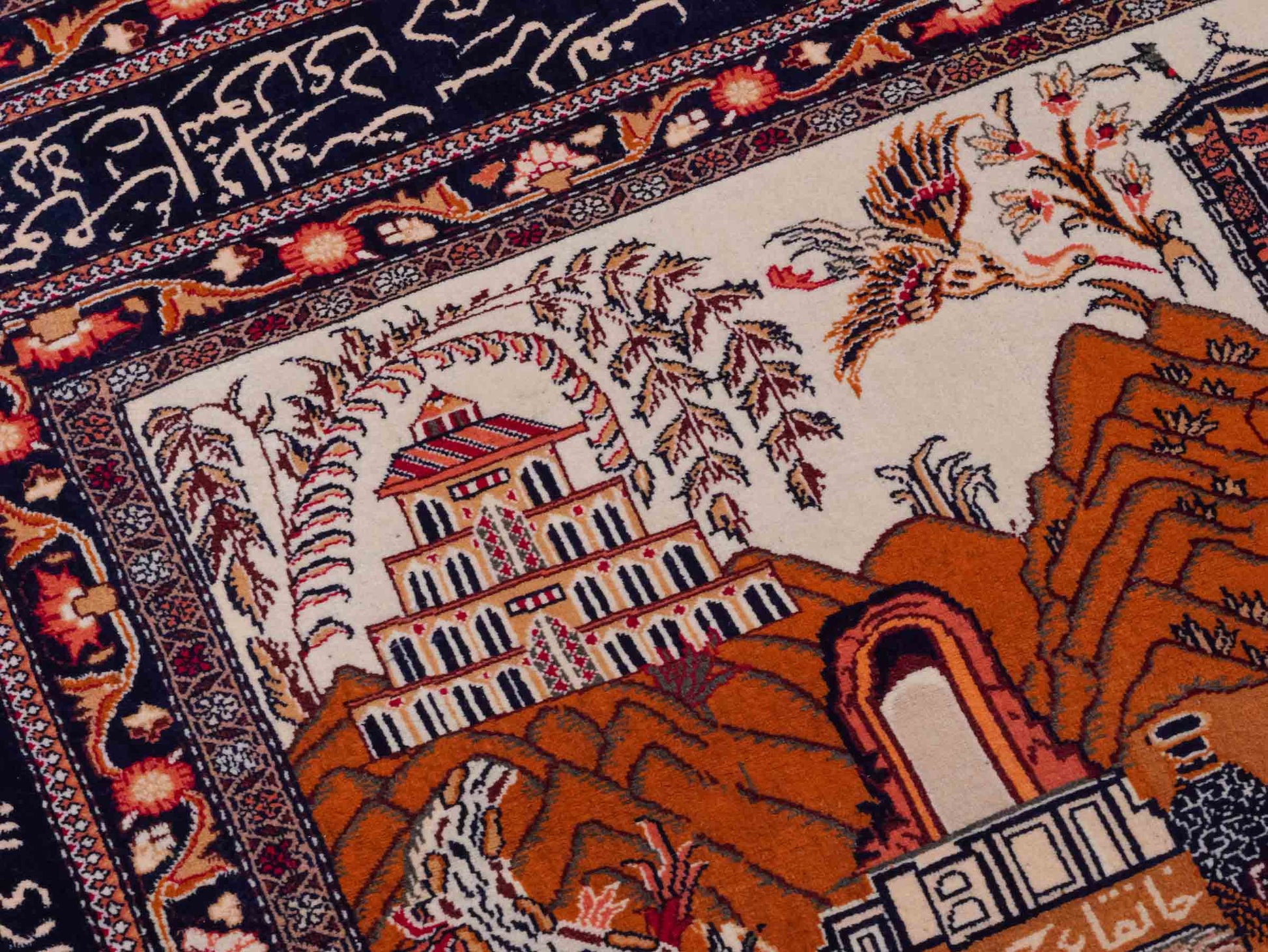 Handgeknüpfter Afghan Orientteppich von Khademi aus Wolle, beige-navy. Klassischer Wandteppich mit Bildmotiv. Bildteppich, traditionell von Hand geknüpft in Afghanistan. Größe: 195 cm x 128 cm. Teppichnummer: SB3-1122 | Jupiter Intl.
