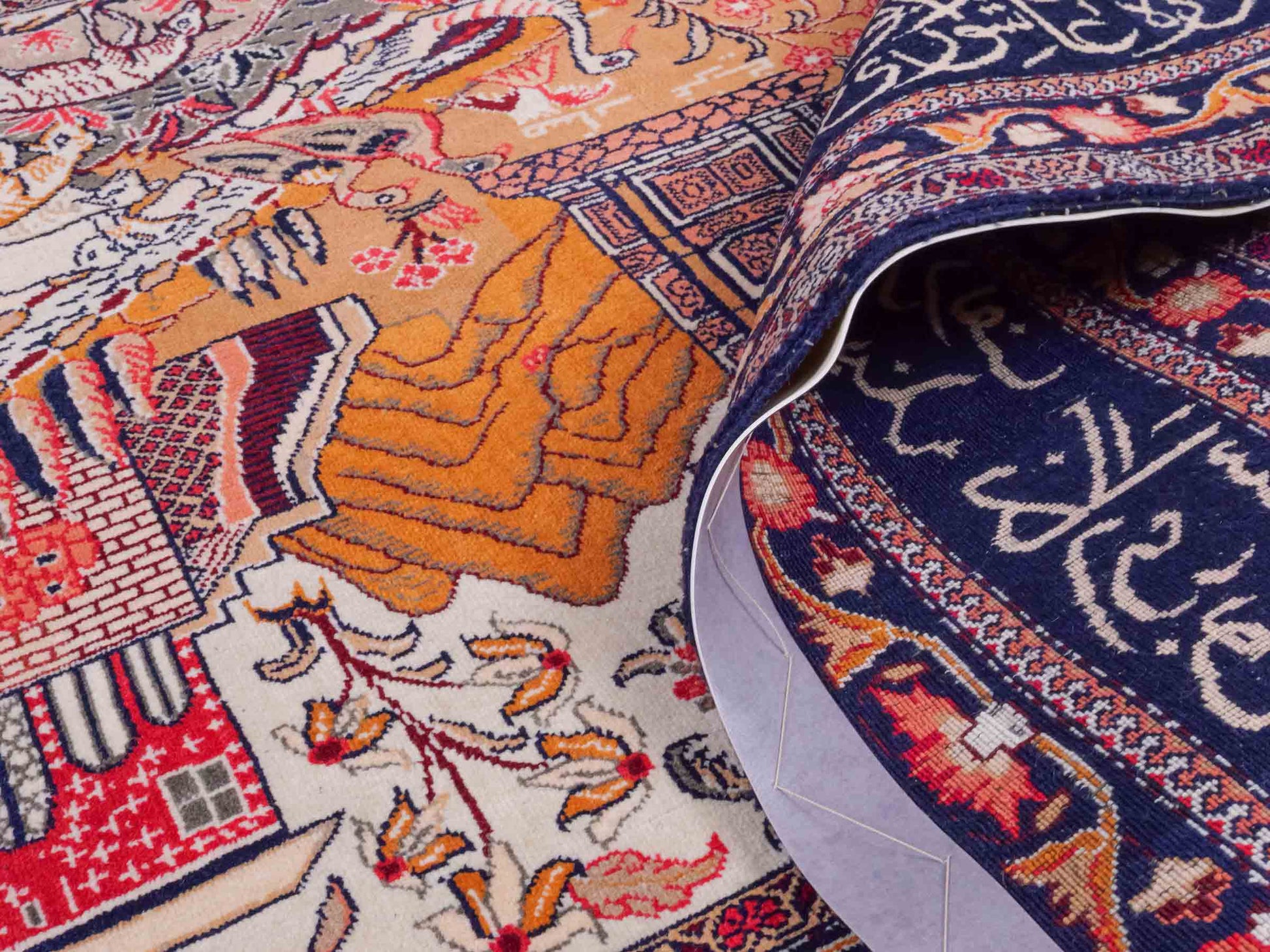 Handgeknüpfter Afghan Orientteppich von Khademi aus Wolle, beige-navy. Klassischer Wandteppich mit Bildmotiv. Bildteppich, traditionell von Hand geknüpft in Afghanistan. Größe: 195 cm x 128 cm. Teppichnummer: SB3-1122 | Jupiter Intl.