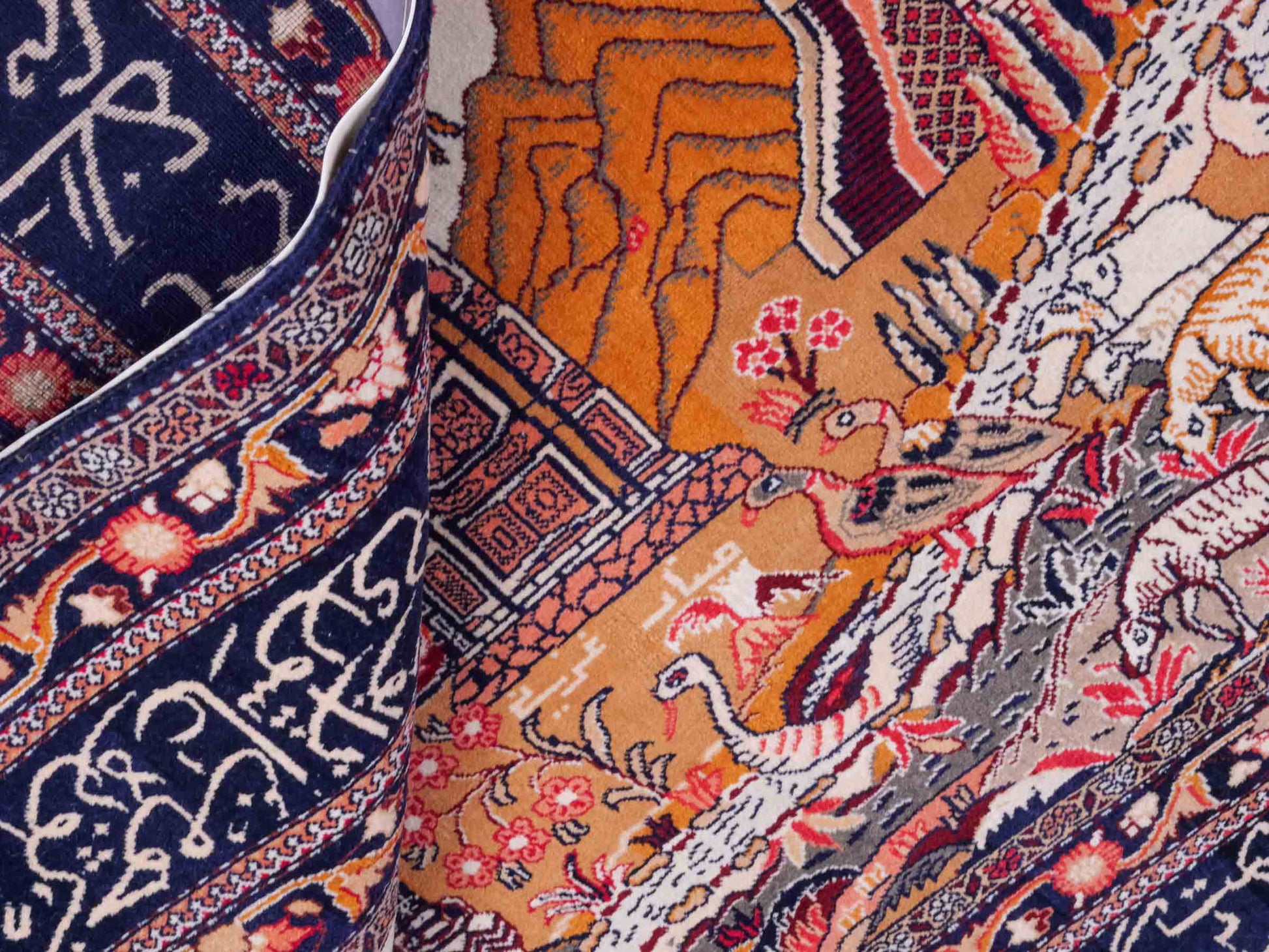 Handgeknüpfter Afghan Orientteppich von Khademi aus Wolle, beige-navy. Klassischer Wandteppich mit Bildmotiv. Bildteppich, traditionell von Hand geknüpft in Afghanistan. Größe: 195 cm x 128 cm. Teppichnummer: SB3-1122 | Jupiter Intl.