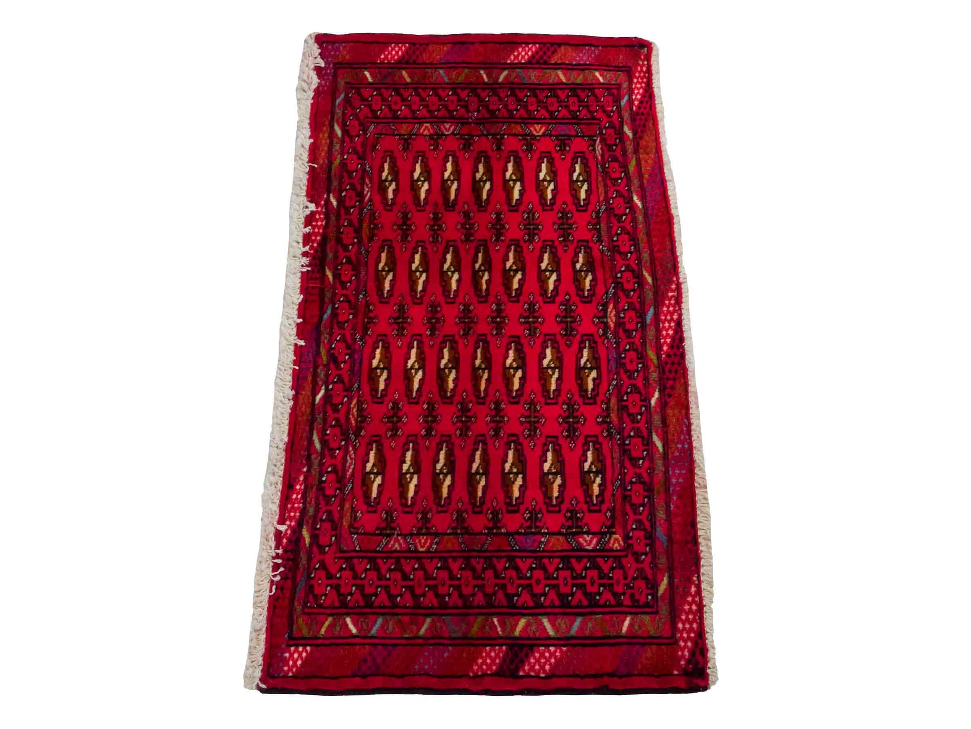 Handgeknüpfter Vintage Turkaman Nomadenteppich von Khademi aus Wolle, rot. Bukhara Allover-Design. Von Hand geknüpft in Iran. Größe: 101 cm x 54 cm. Teppichnummer: DB3-1004. Verkauf durch Jupiter Intl.