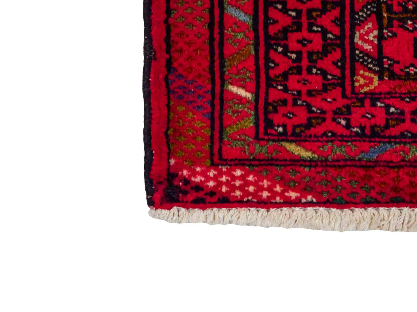 Handgeknüpfter Vintage Turkaman Nomadenteppich von Khademi aus Wolle, rot. Bukhara Allover-Design. Von Hand geknüpft in Iran. Größe: 101 cm x 54 cm. Teppichnummer: DB3-1004. Verkauf durch Jupiter Intl.