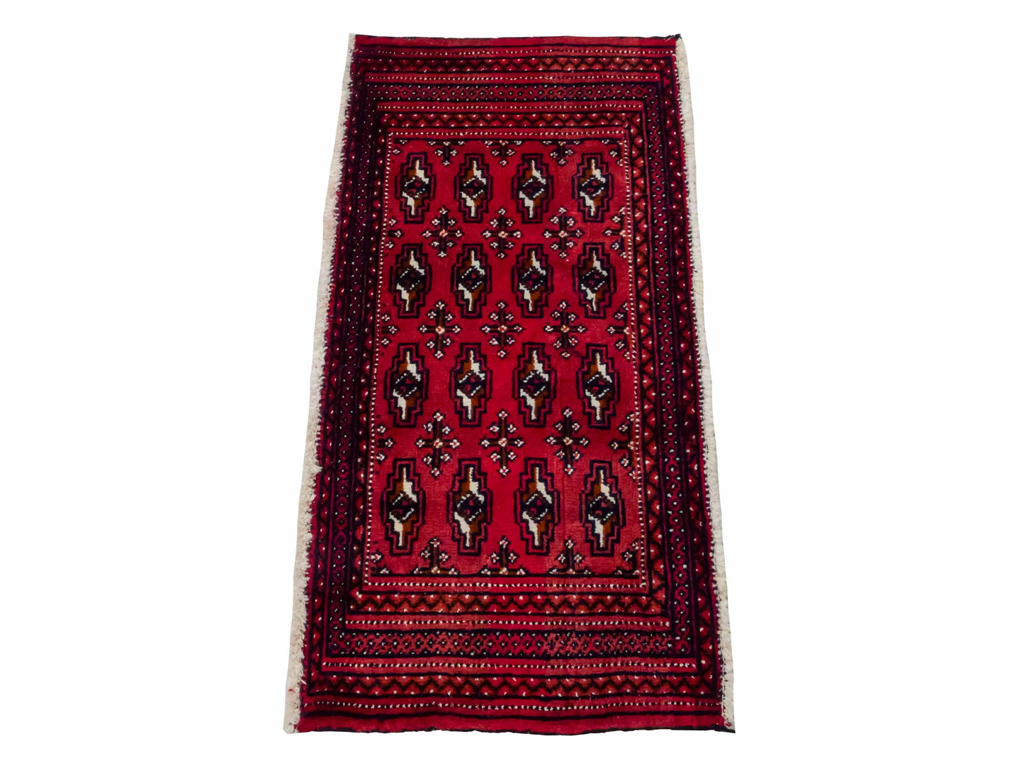 Handgeknüpfter Vintage Turkaman Nomadenteppich von Khademi aus Wolle, rot. Bukhara Allover-Design. Von Hand geknüpft in Iran. Größe: 102 cm x 53 cm. Teppichnummer: DB3-1030. Verkauf durch Jupiter Intl.