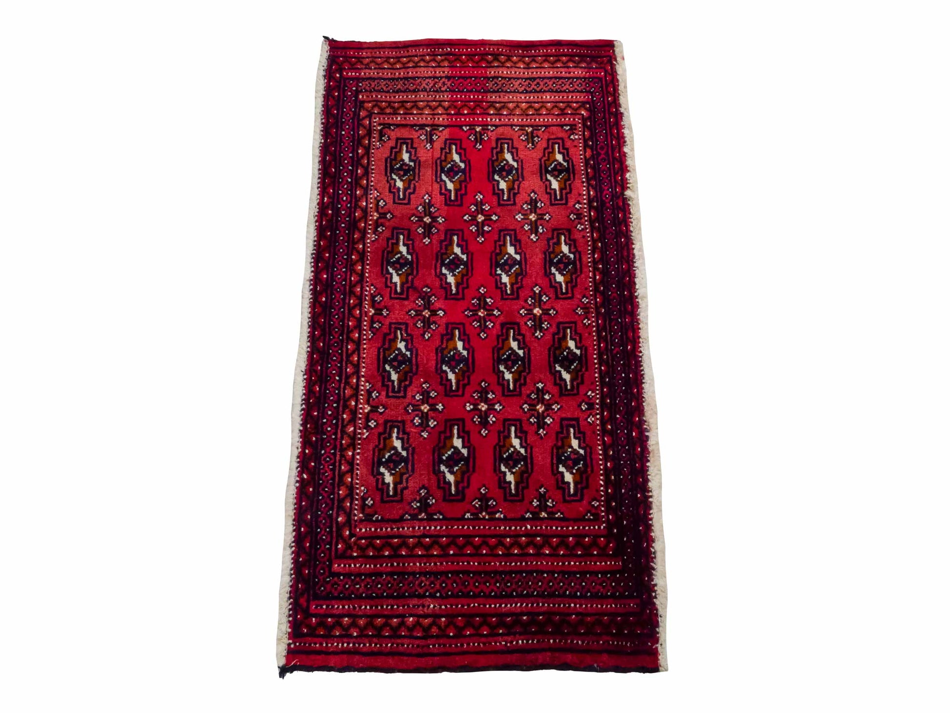 Handgeknüpfter Vintage Turkaman Nomadenteppich von Khademi aus Wolle, rot. Bukhara Allover-Design. Von Hand geknüpft in Iran. Größe: 102 cm x 53 cm. Teppichnummer: DB3-1030. Verkauf durch Jupiter Intl.
