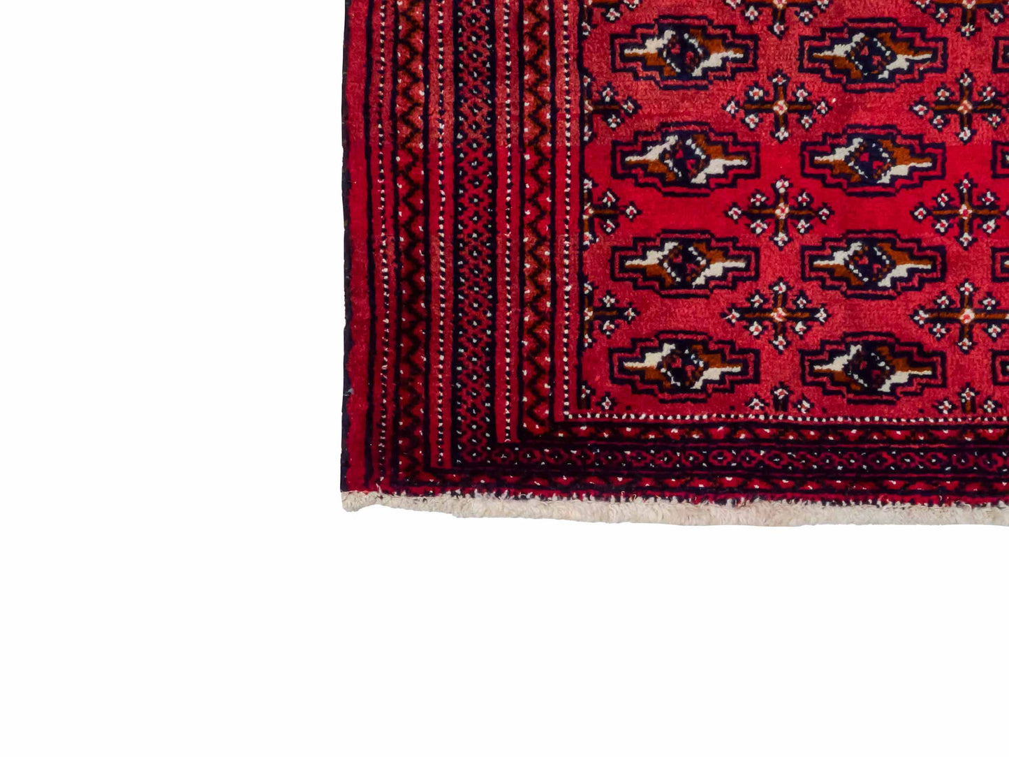 Handgeknüpfter Vintage Turkaman Nomadenteppich von Khademi aus Wolle, rot. Bukhara Allover-Design. Von Hand geknüpft in Iran. Größe: 102 cm x 53 cm. Teppichnummer: DB3-1030. Verkauf durch Jupiter Intl.