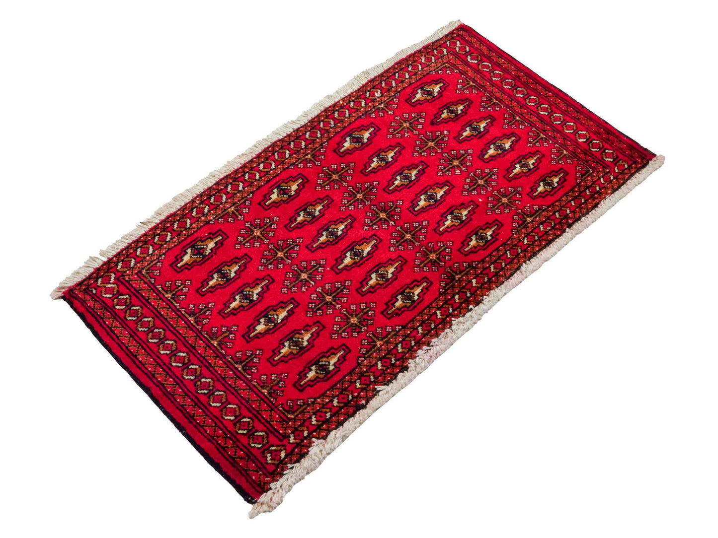 Handgeknüpfter Vintage Turkaman Nomadenteppich von Khademi aus Wolle, rot. Bukhara Allover-Design. Von Hand geknüpft in Iran. Größe: 103 cm x 51 cm. Teppichnummer: DB3-1029. Verkauf durch Jupiter Intl.