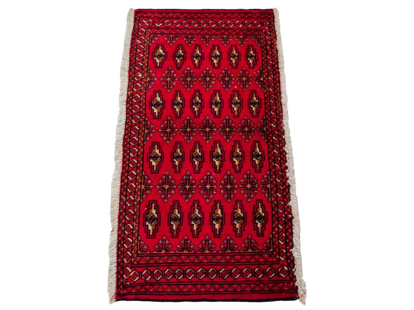 Handgeknüpfter Vintage Turkaman Nomadenteppich von Khademi aus Wolle, rot. Bukhara Allover-Design. Von Hand geknüpft in Iran. Größe: 103 cm x 51 cm. Teppichnummer: DB3-1029. Verkauf durch Jupiter Intl.