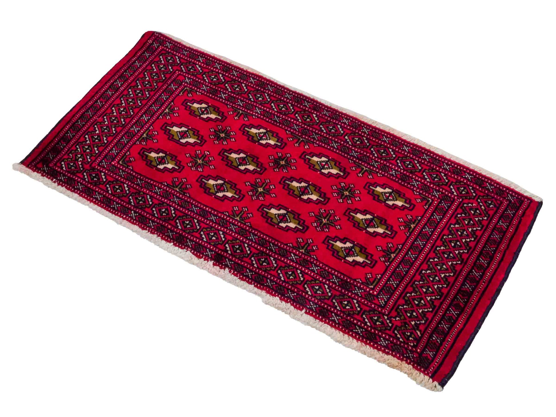 Handgeknüpfter Vintage Turkaman Nomadenteppich von Khademi aus Wolle, rot. Bukhara Allover-Design. Von Hand geknüpft in Iran. Größe: 48 cm x 105 cm. Teppichnummer: DB3-1024. Verkauf durch Jupiter Intl.