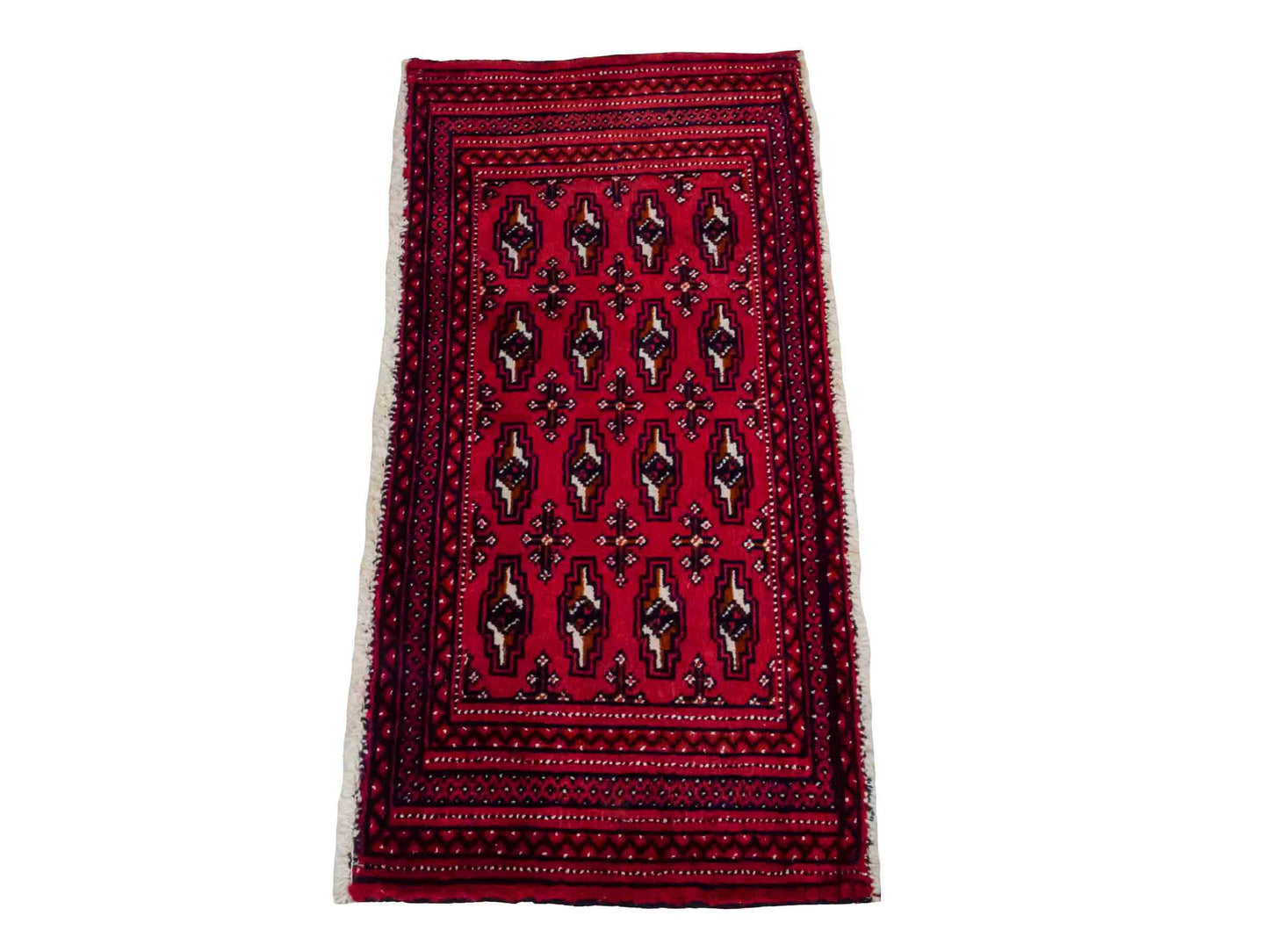 Handgeknüpfter Turkaman Nomadenteppich von Khademi aus Wolle, rot. Bukhara Allover-Design. Von Hand geknüpft in Iran. Größe: 106 cm x 50 cm. Teppichnummer: DB3-1005. Verkauf durch Jupiter Intl.
